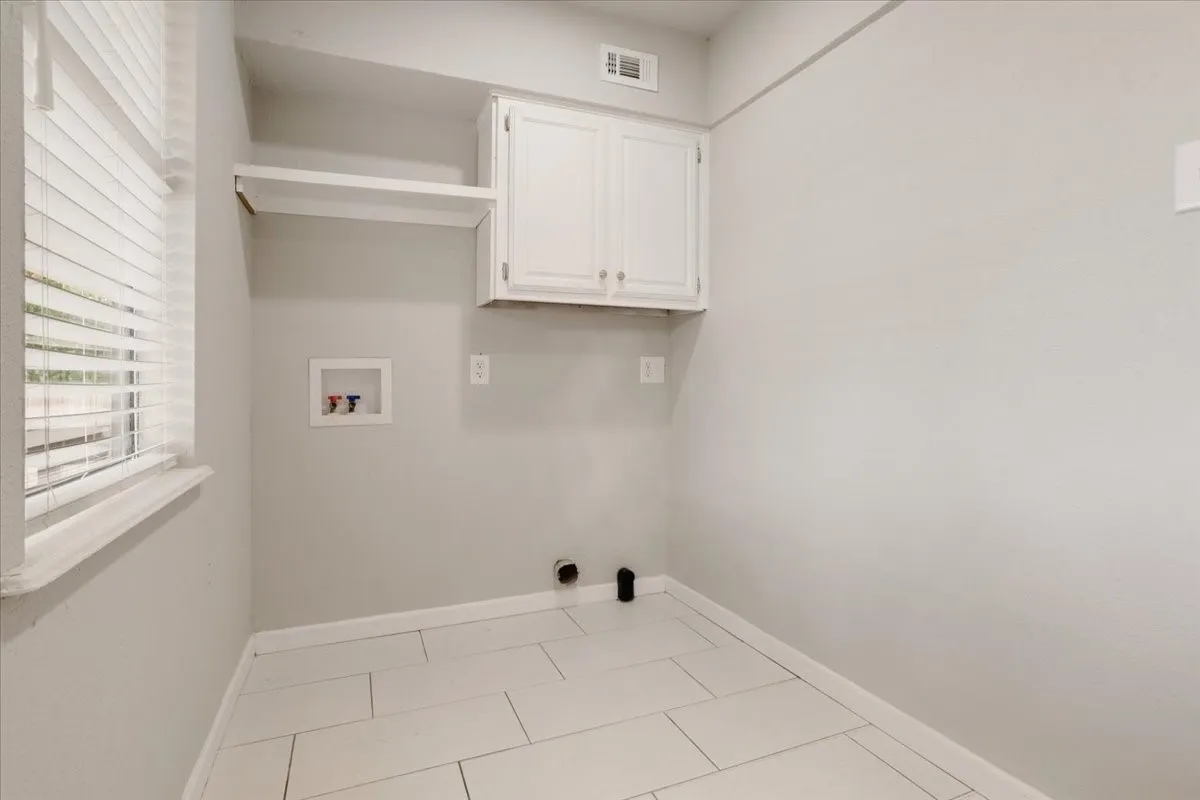 Single Family Residence For Sale in Grayson County , 1310 W Laurel Street, Sherman, Texas 75092, 2 Bedroom, 1 Bathroom, 2 Garage spaces, 819 Sqft, built in 1950, mls#21368678, Real Estate Agent in Sherman, Homes For Sale in Grayson county, Homes For Sale in Sherman, Realtor in Sherman Texas, Real Estate Brokerage Independent Realty Texas, Luminita Cordes Realtor