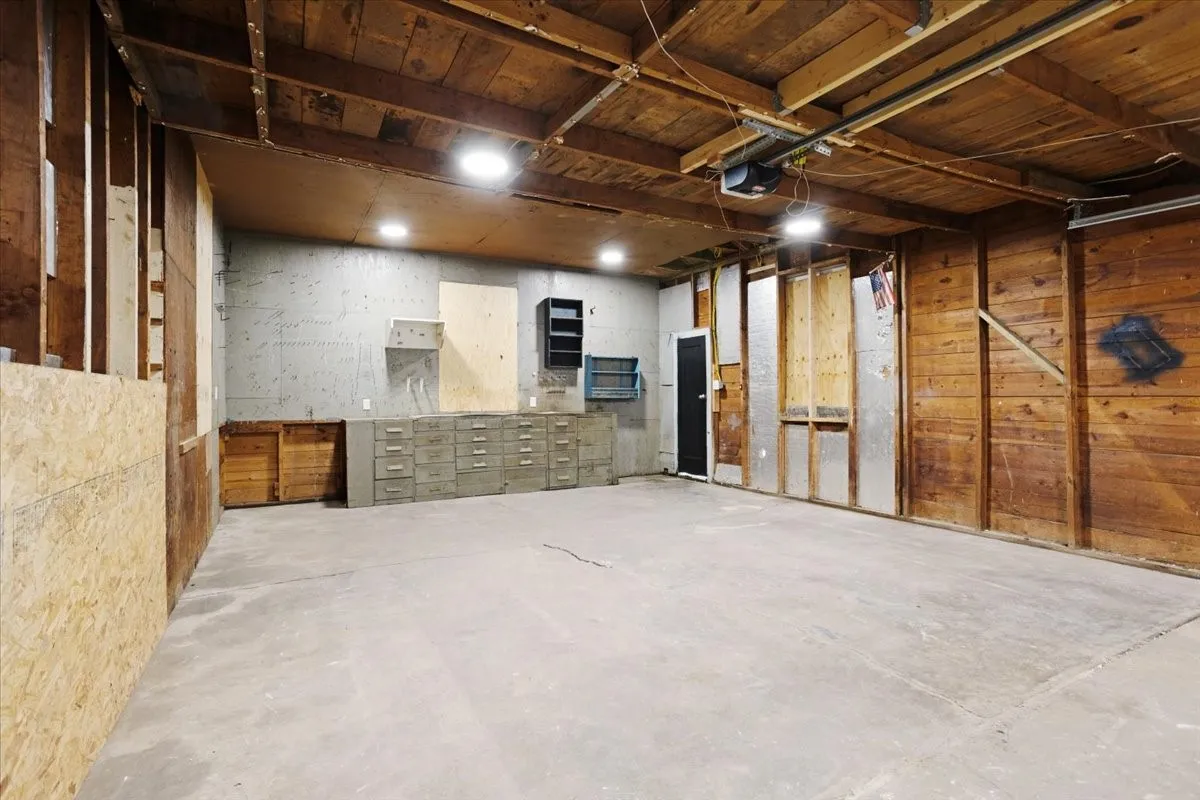Single Family Residence For Sale in Grayson County , 1310 W Laurel Street, Sherman, Texas 75092, 2 Bedroom, 1 Bathroom, 2 Garage spaces, 819 Sqft, built in 1950, mls#21368678, Real Estate Agent in Sherman, Homes For Sale in Grayson county, Homes For Sale in Sherman, Realtor in Sherman Texas, Real Estate Brokerage Independent Realty Texas, Luminita Cordes Realtor