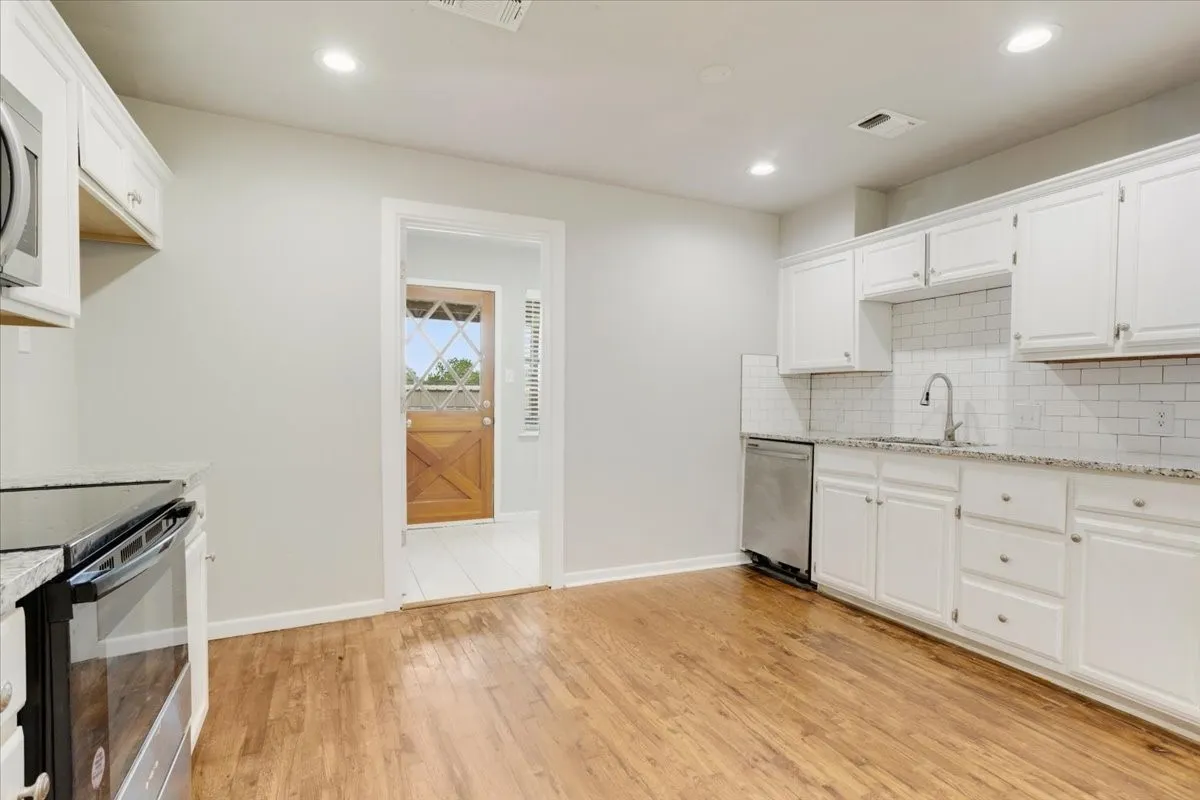 Single Family Residence For Sale in Grayson County , 1310 W Laurel Street, Sherman, Texas 75092, 2 Bedroom, 1 Bathroom, 2 Garage spaces, 819 Sqft, built in 1950, mls#21368678, Real Estate Agent in Sherman, Homes For Sale in Grayson county, Homes For Sale in Sherman, Realtor in Sherman Texas, Real Estate Brokerage Independent Realty Texas, Luminita Cordes Realtor