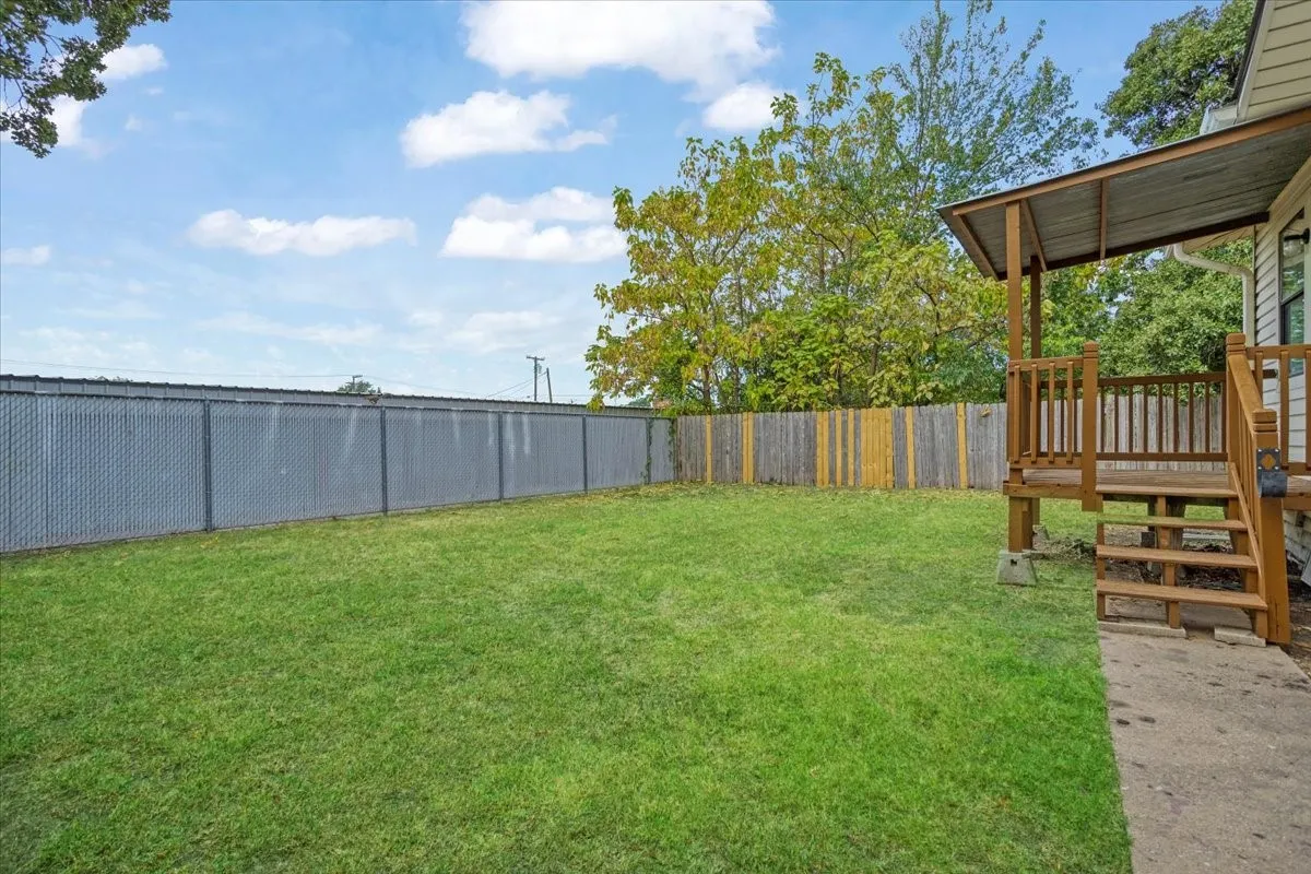 Single Family Residence For Sale in Grayson County , 1310 W Laurel Street, Sherman, Texas 75092, 2 Bedroom, 1 Bathroom, 2 Garage spaces, 819 Sqft, built in 1950, mls#21368678, Real Estate Agent in Sherman, Homes For Sale in Grayson county, Homes For Sale in Sherman, Realtor in Sherman Texas, Real Estate Brokerage Independent Realty Texas, Luminita Cordes Realtor
