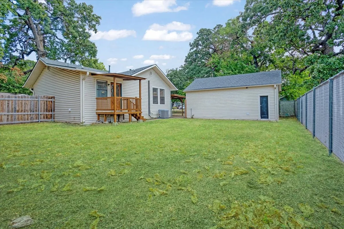 Single Family Residence For Sale in Grayson County , 1310 W Laurel Street, Sherman, Texas 75092, 2 Bedroom, 1 Bathroom, 2 Garage spaces, 819 Sqft, built in 1950, mls#21368678, Real Estate Agent in Sherman, Homes For Sale in Grayson county, Homes For Sale in Sherman, Realtor in Sherman Texas, Real Estate Brokerage Independent Realty Texas, Luminita Cordes Realtor