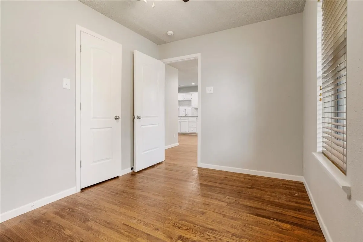 Single Family Residence For Sale in Grayson County , 1310 W Laurel Street, Sherman, Texas 75092, 2 Bedroom, 1 Bathroom, 2 Garage spaces, 819 Sqft, built in 1950, mls#21368678, Real Estate Agent in Sherman, Homes For Sale in Grayson county, Homes For Sale in Sherman, Realtor in Sherman Texas, Real Estate Brokerage Independent Realty Texas, Luminita Cordes Realtor