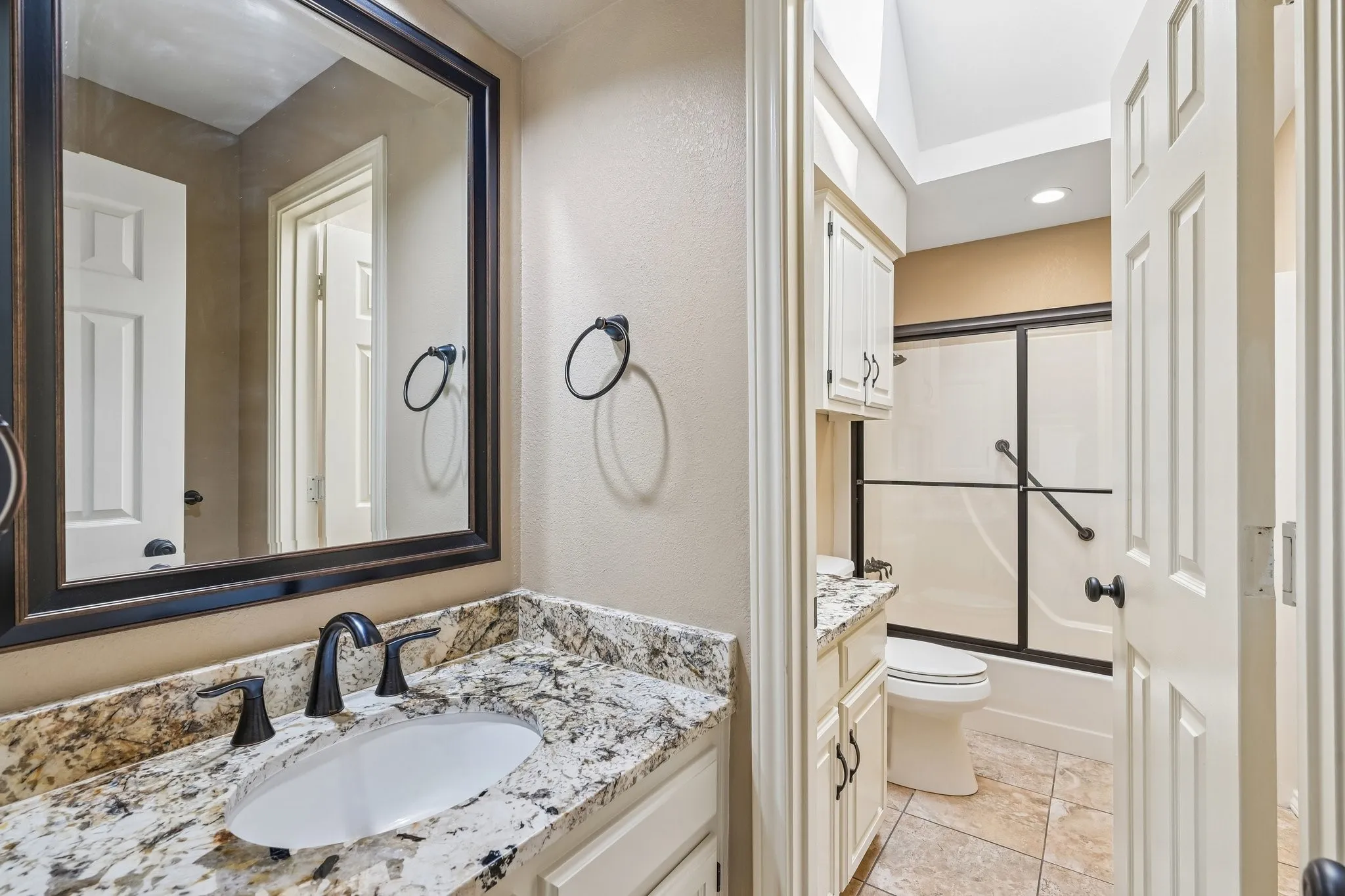 Single Family Residence For Sale in Wood County , 352 County Road 1299, Yantis, Texas 75497, 3 Bedroom, 3 Bathroom, 6 Garage spaces, 3,385 Sqft, built in 1985, mls#21368066, Real Estate Agent in Yantis, Homes For Sale in Wood county, Homes For Sale in Yantis, Realtor in Yantis Texas, Real Estate Brokerage Independent Realty Texas, Luminita Cordes Realtor