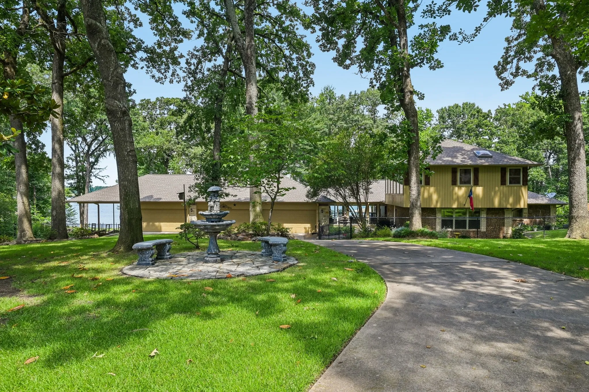 Single Family Residence For Sale in Wood County , 352 County Road 1299, Yantis, Texas 75497, 3 Bedroom, 3 Bathroom, 6 Garage spaces, 3,385 Sqft, built in 1985, mls#21368066, Real Estate Agent in Yantis, Homes For Sale in Wood county, Homes For Sale in Yantis, Realtor in Yantis Texas, Real Estate Brokerage Independent Realty Texas, Luminita Cordes Realtor