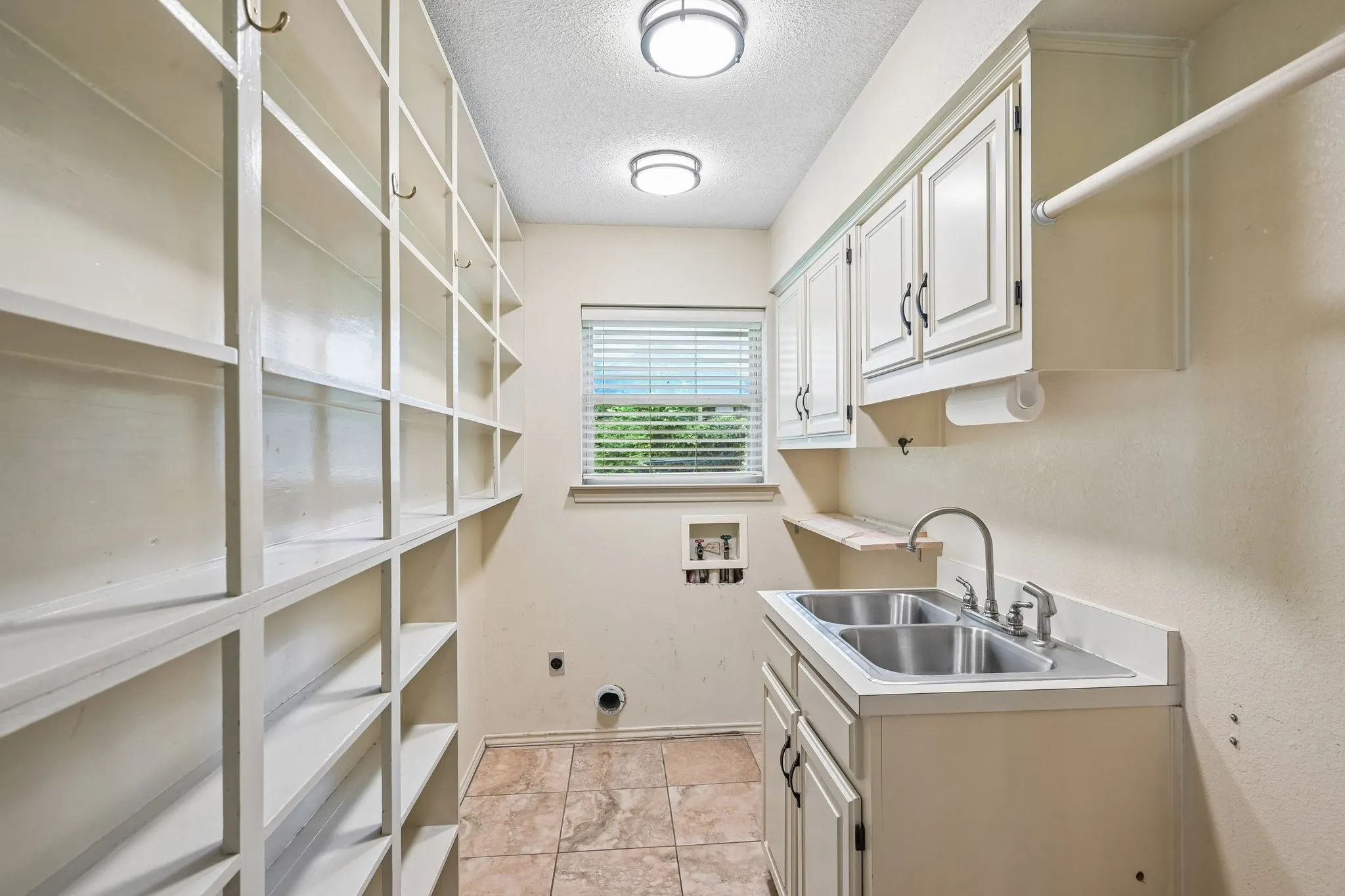 Single Family Residence For Sale in Wood County , 352 County Road 1299, Yantis, Texas 75497, 3 Bedroom, 3 Bathroom, 6 Garage spaces, 3,385 Sqft, built in 1985, mls#21368066, Real Estate Agent in Yantis, Homes For Sale in Wood county, Homes For Sale in Yantis, Realtor in Yantis Texas, Real Estate Brokerage Independent Realty Texas, Luminita Cordes Realtor