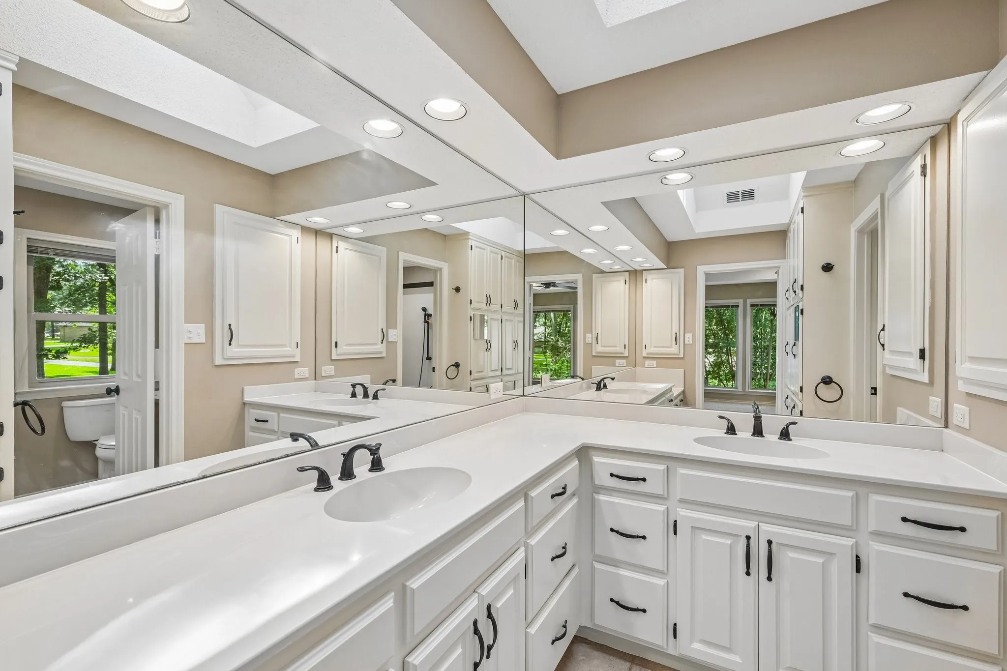 Single Family Residence For Sale in Wood County , 352 County Road 1299, Yantis, Texas 75497, 3 Bedroom, 3 Bathroom, 6 Garage spaces, 3,385 Sqft, built in 1985, mls#21368066, Real Estate Agent in Yantis, Homes For Sale in Wood county, Homes For Sale in Yantis, Realtor in Yantis Texas, Real Estate Brokerage Independent Realty Texas, Luminita Cordes Realtor