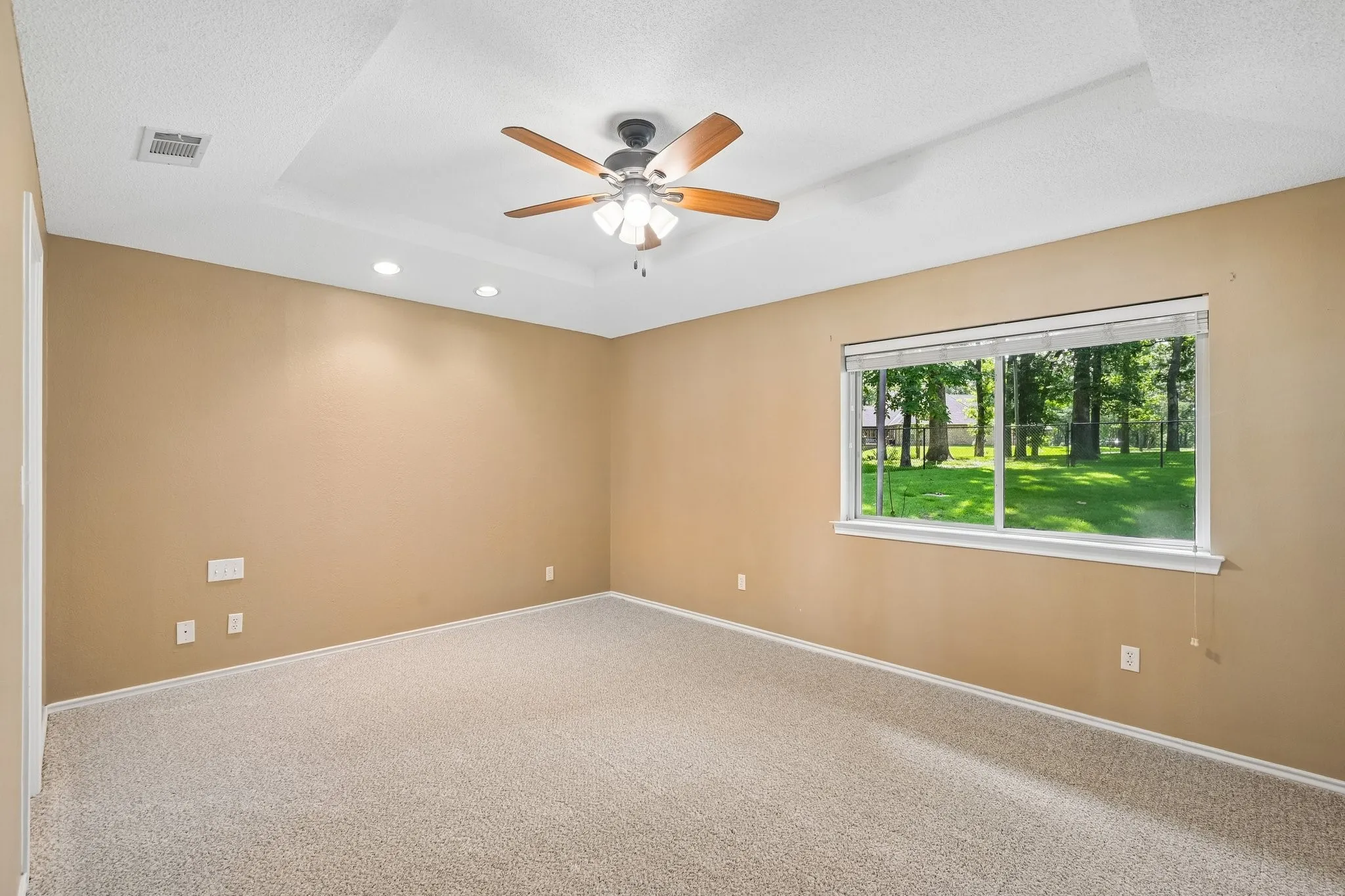 Single Family Residence For Sale in Wood County , 352 County Road 1299, Yantis, Texas 75497, 3 Bedroom, 3 Bathroom, 6 Garage spaces, 3,385 Sqft, built in 1985, mls#21368066, Real Estate Agent in Yantis, Homes For Sale in Wood county, Homes For Sale in Yantis, Realtor in Yantis Texas, Real Estate Brokerage Independent Realty Texas, Luminita Cordes Realtor