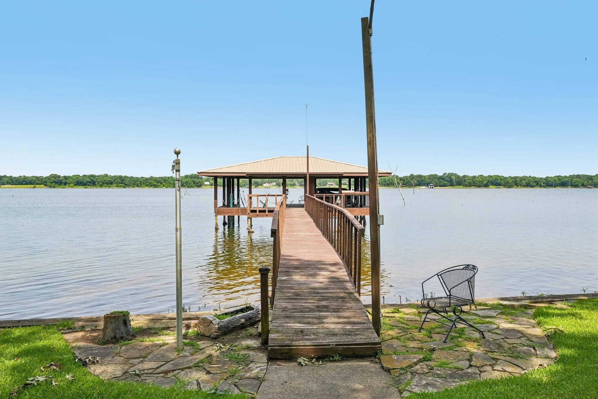 Single Family Residence For Sale in Wood County , 352 County Road 1299, Yantis, Texas 75497, 3 Bedroom, 3 Bathroom, 6 Garage spaces, 3,385 Sqft, built in 1985, mls#21368066, Real Estate Agent in Yantis, Homes For Sale in Wood county, Homes For Sale in Yantis, Realtor in Yantis Texas, Real Estate Brokerage Independent Realty Texas, Luminita Cordes Realtor