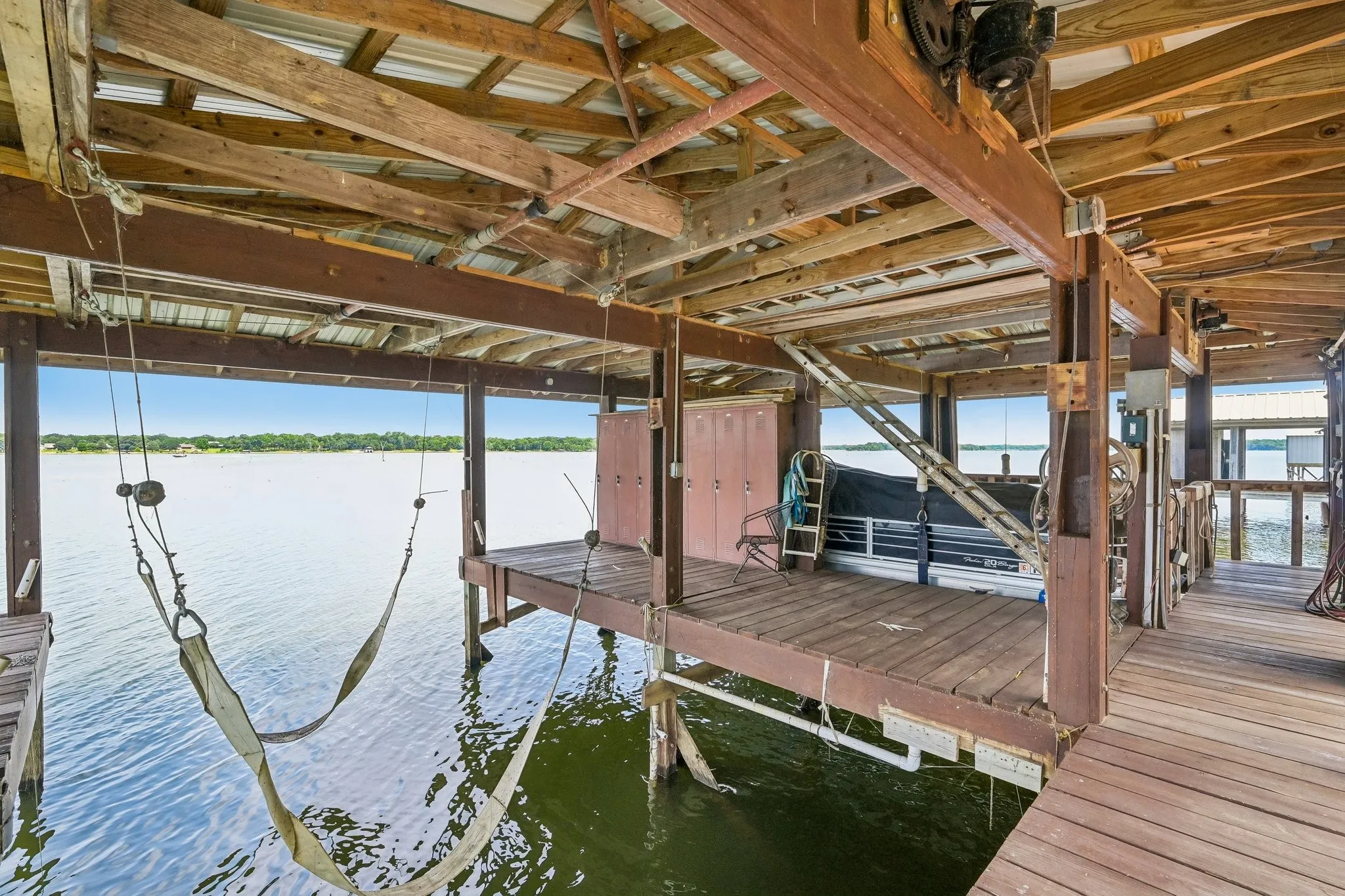Single Family Residence For Sale in Wood County , 352 County Road 1299, Yantis, Texas 75497, 3 Bedroom, 3 Bathroom, 6 Garage spaces, 3,385 Sqft, built in 1985, mls#21368066, Real Estate Agent in Yantis, Homes For Sale in Wood county, Homes For Sale in Yantis, Realtor in Yantis Texas, Real Estate Brokerage Independent Realty Texas, Luminita Cordes Realtor