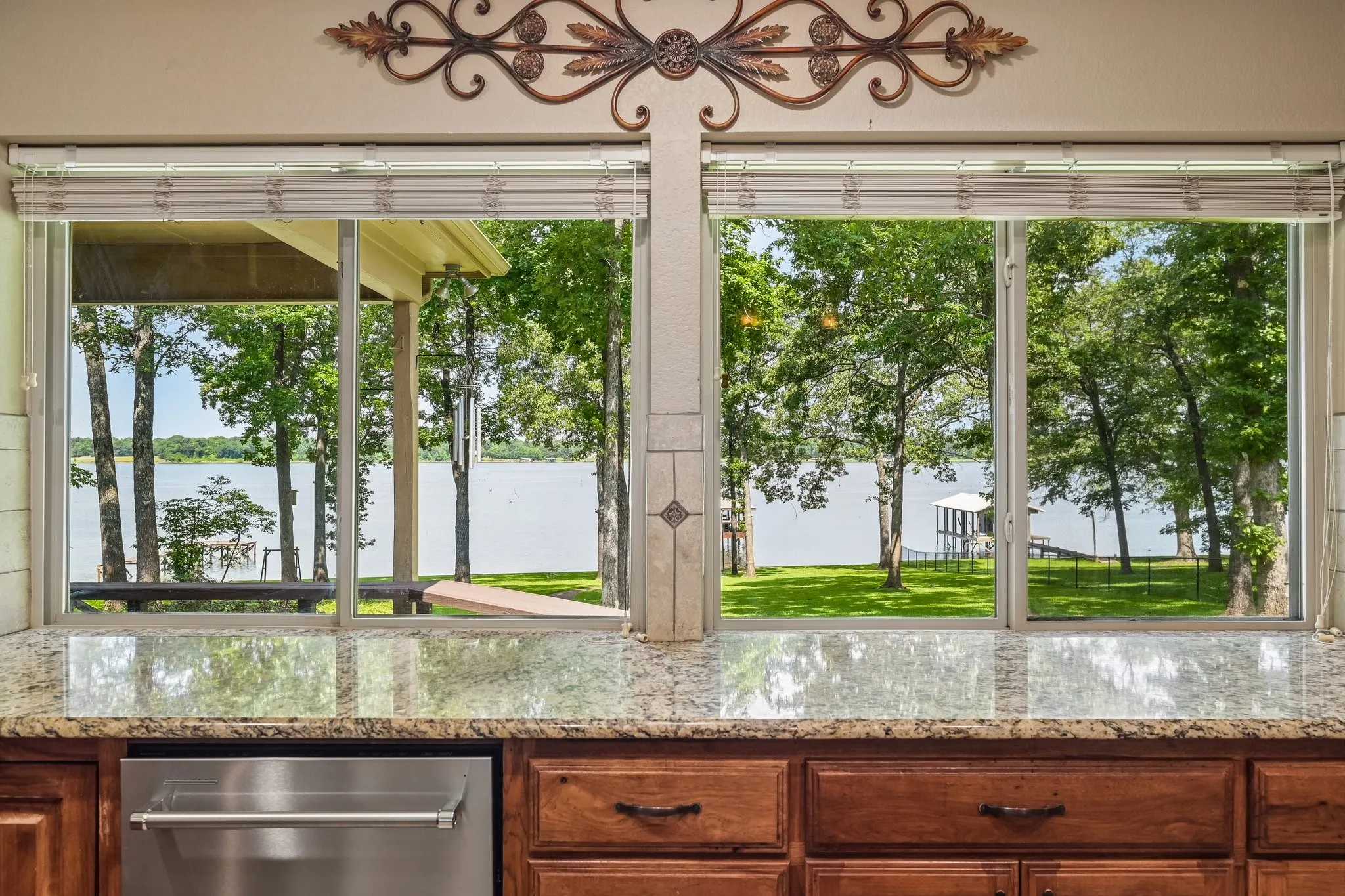Single Family Residence For Sale in Wood County , 352 County Road 1299, Yantis, Texas 75497, 3 Bedroom, 3 Bathroom, 6 Garage spaces, 3,385 Sqft, built in 1985, mls#21368066, Real Estate Agent in Yantis, Homes For Sale in Wood county, Homes For Sale in Yantis, Realtor in Yantis Texas, Real Estate Brokerage Independent Realty Texas, Luminita Cordes Realtor