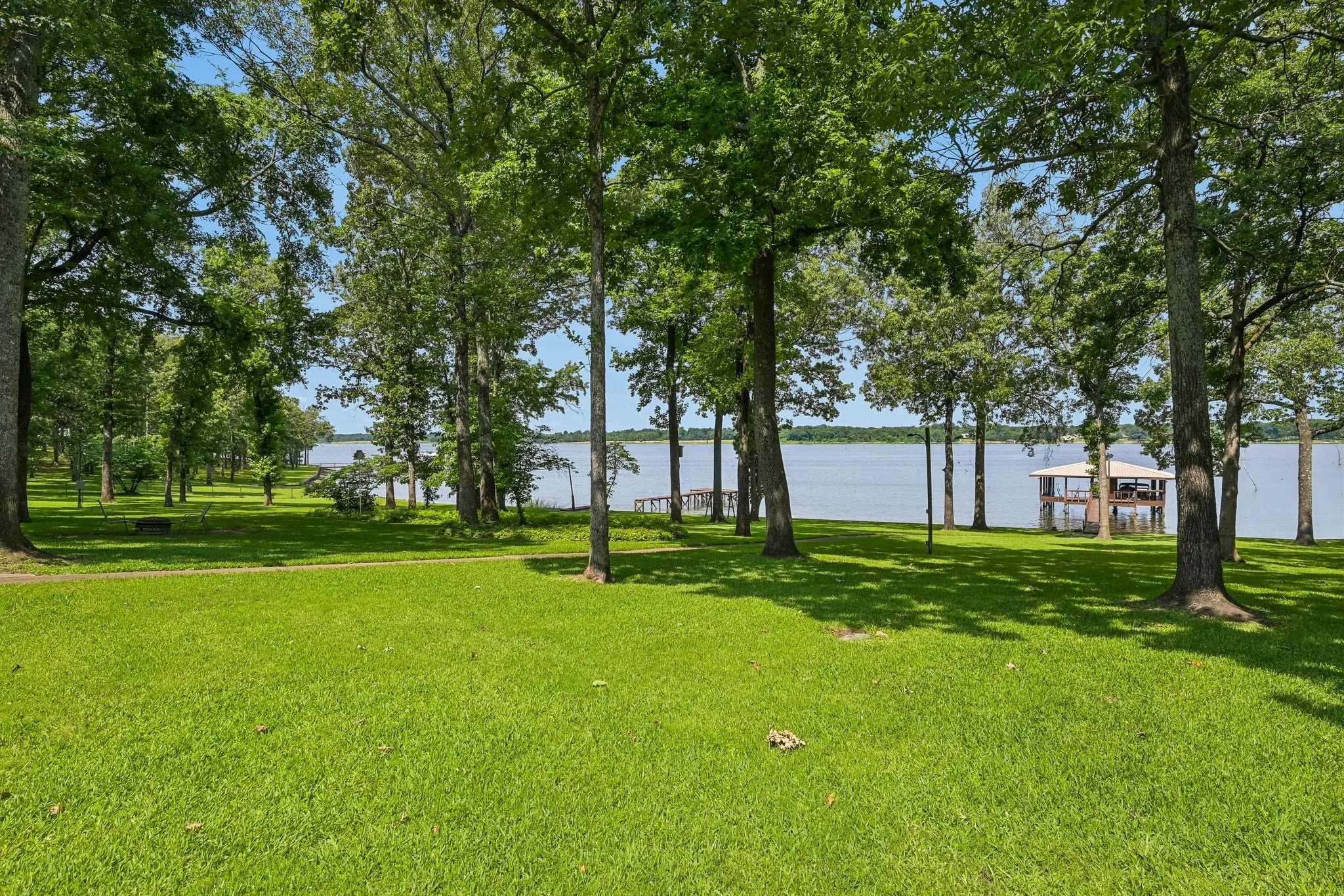 Single Family Residence For Sale in Wood County , 352 County Road 1299, Yantis, Texas 75497, 3 Bedroom, 3 Bathroom, 6 Garage spaces, 3,385 Sqft, built in 1985, mls#21368066, Real Estate Agent in Yantis, Homes For Sale in Wood county, Homes For Sale in Yantis, Realtor in Yantis Texas, Real Estate Brokerage Independent Realty Texas, Luminita Cordes Realtor