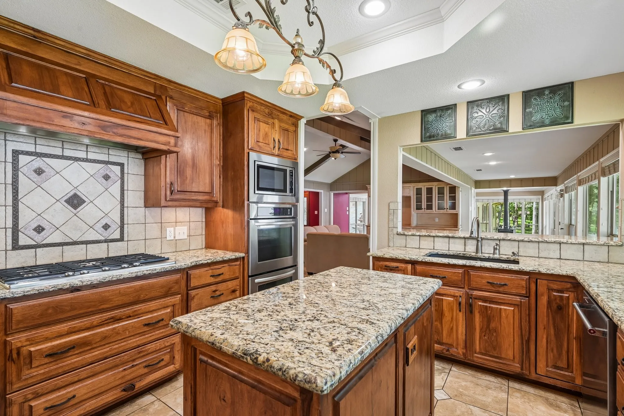 Single Family Residence For Sale in Wood County , 352 County Road 1299, Yantis, Texas 75497, 3 Bedroom, 3 Bathroom, 6 Garage spaces, 3,385 Sqft, built in 1985, mls#21368066, Real Estate Agent in Yantis, Homes For Sale in Wood county, Homes For Sale in Yantis, Realtor in Yantis Texas, Real Estate Brokerage Independent Realty Texas, Luminita Cordes Realtor