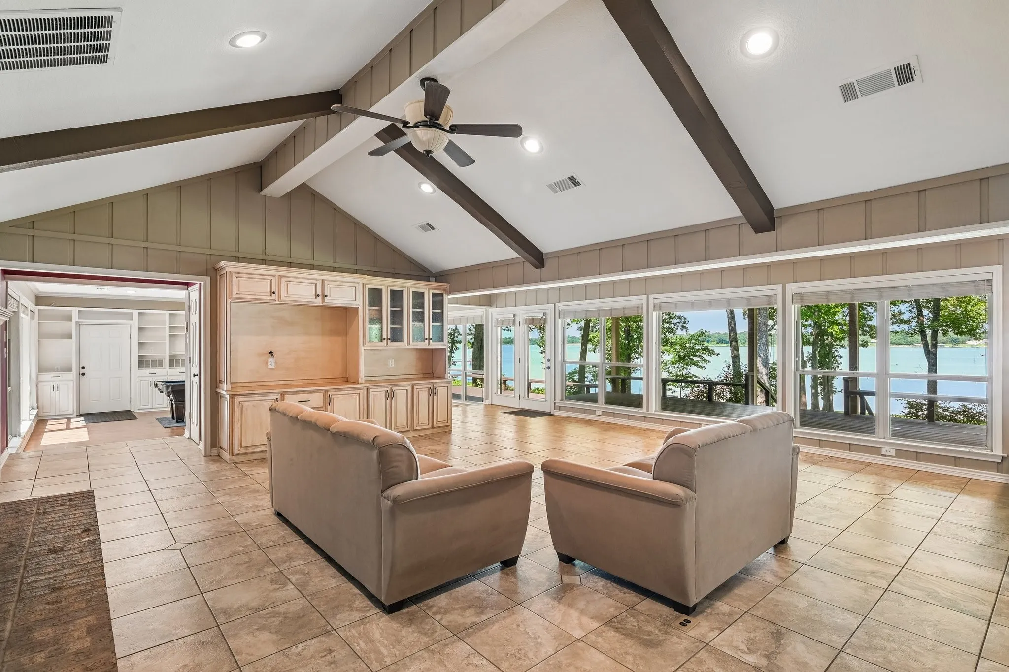 Single Family Residence For Sale in Wood County , 352 County Road 1299, Yantis, Texas 75497, 3 Bedroom, 3 Bathroom, 6 Garage spaces, 3,385 Sqft, built in 1985, mls#21368066, Real Estate Agent in Yantis, Homes For Sale in Wood county, Homes For Sale in Yantis, Realtor in Yantis Texas, Real Estate Brokerage Independent Realty Texas, Luminita Cordes Realtor
