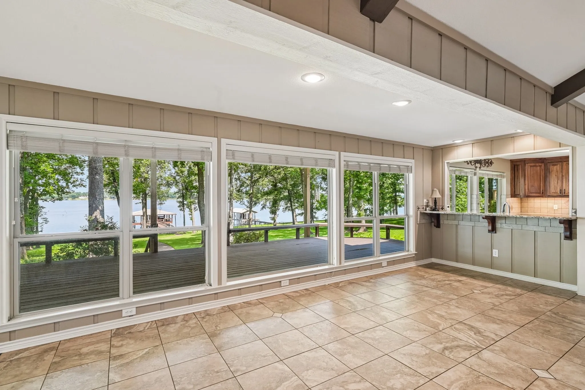 Single Family Residence For Sale in Wood County , 352 County Road 1299, Yantis, Texas 75497, 3 Bedroom, 3 Bathroom, 6 Garage spaces, 3,385 Sqft, built in 1985, mls#21368066, Real Estate Agent in Yantis, Homes For Sale in Wood county, Homes For Sale in Yantis, Realtor in Yantis Texas, Real Estate Brokerage Independent Realty Texas, Luminita Cordes Realtor