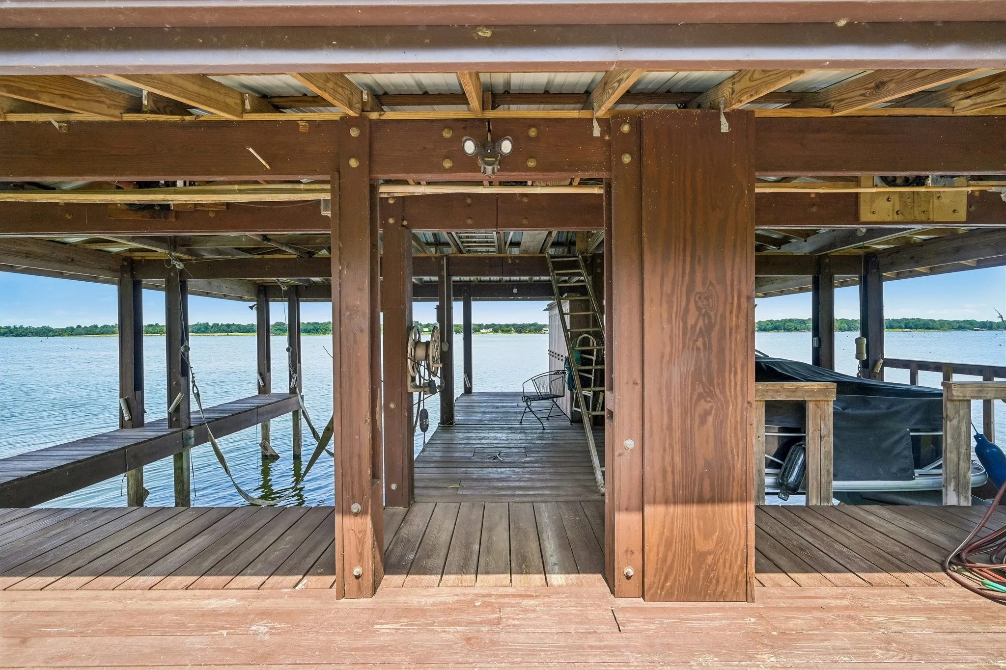 Single Family Residence For Sale in Wood County , 352 County Road 1299, Yantis, Texas 75497, 3 Bedroom, 3 Bathroom, 6 Garage spaces, 3,385 Sqft, built in 1985, mls#21368066, Real Estate Agent in Yantis, Homes For Sale in Wood county, Homes For Sale in Yantis, Realtor in Yantis Texas, Real Estate Brokerage Independent Realty Texas, Luminita Cordes Realtor