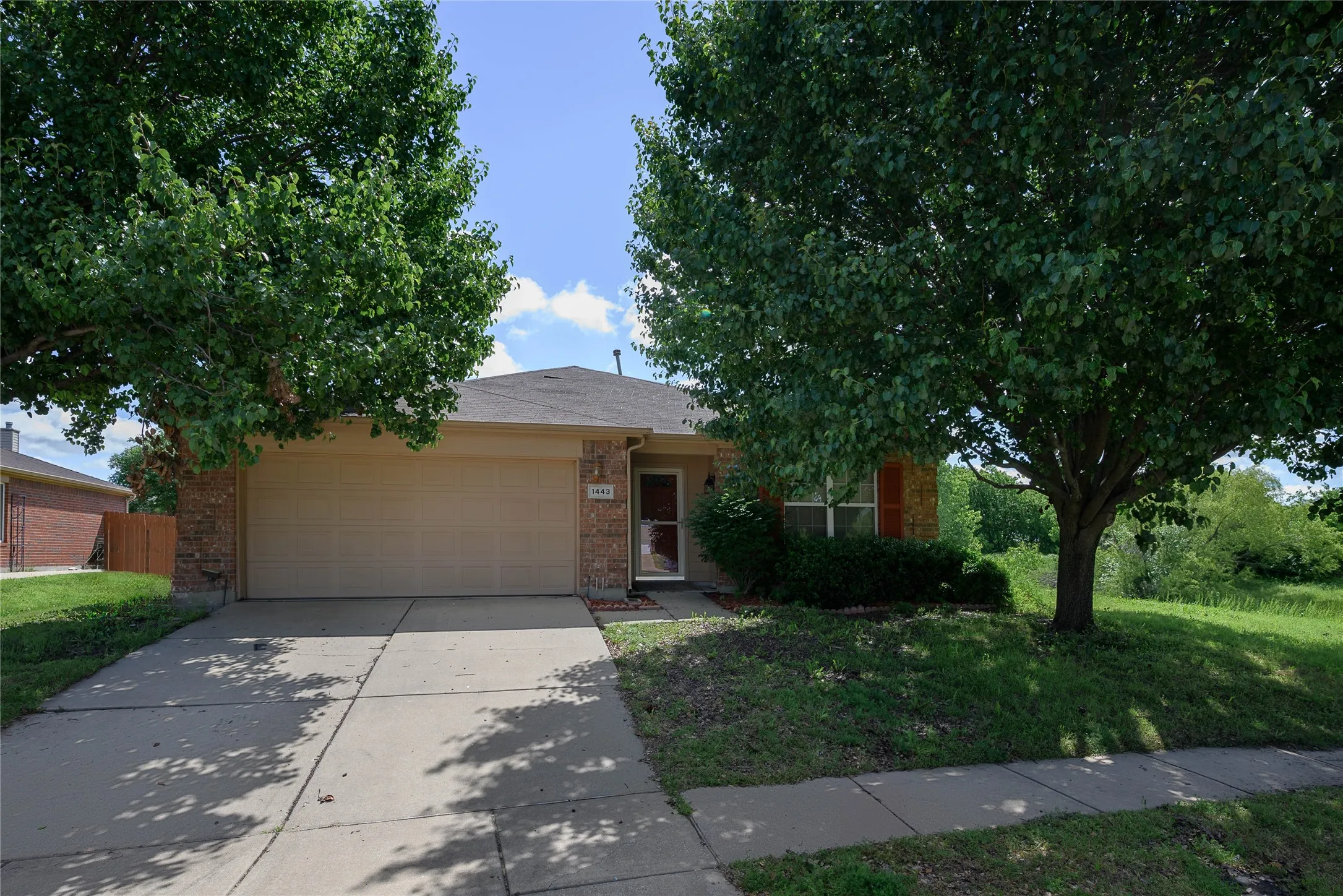 Single Family Residence For Sale in Grayson County , 1443 Teal, Sherman, Texas 75092, 3 Bedroom, 2 Bathroom, 2 Garage spaces, 1,886 Sqft, built in 2007, mls#21368693, Real Estate Agent in Sherman, Homes For Sale in Grayson county, Homes For Sale in Sherman, Realtor in Sherman Texas, Real Estate Brokerage Independent Realty Texas, Luminita Cordes Realtor