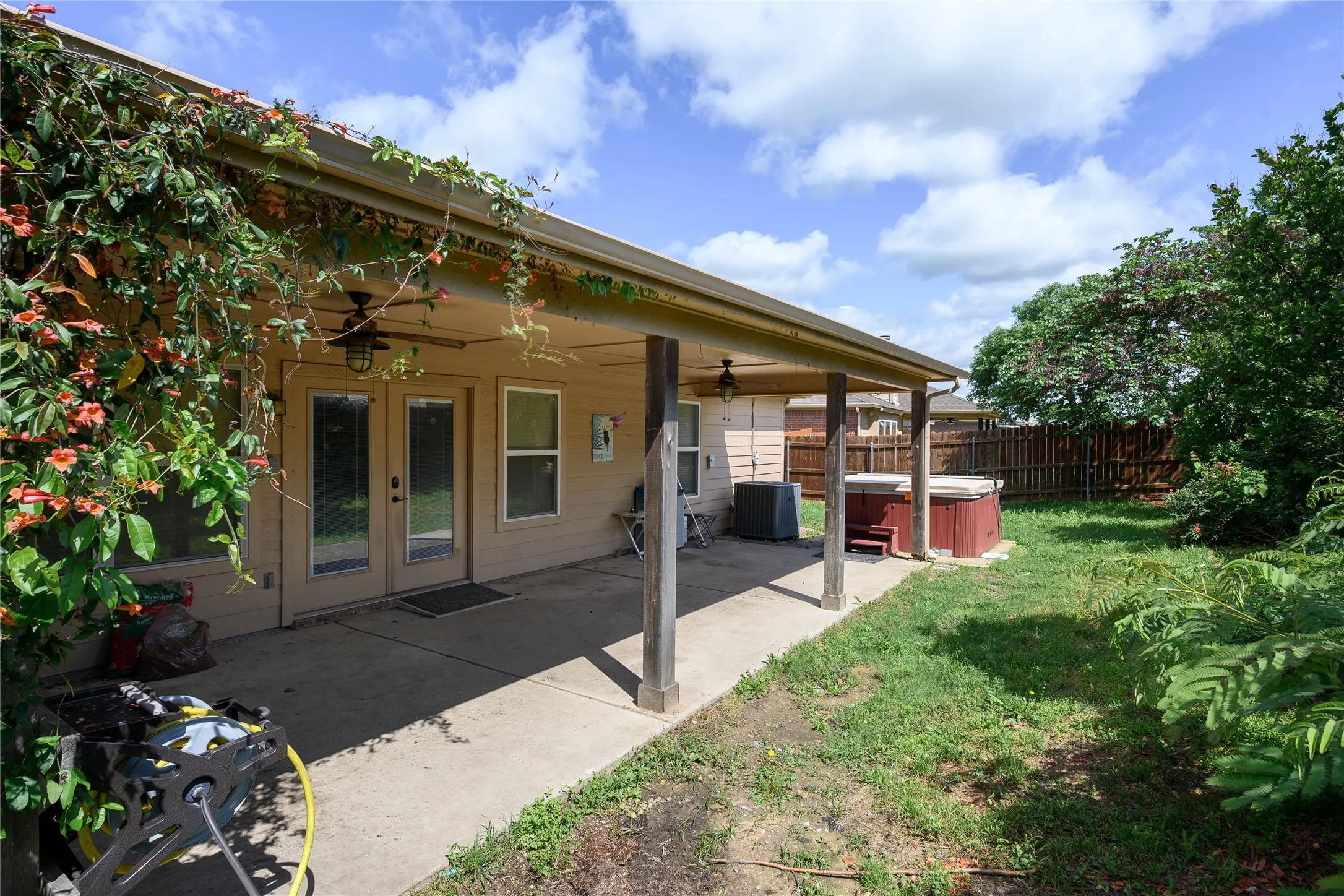 Single Family Residence For Sale in Grayson County , 1443 Teal, Sherman, Texas 75092, 3 Bedroom, 2 Bathroom, 2 Garage spaces, 1,886 Sqft, built in 2007, mls#21368693, Real Estate Agent in Sherman, Homes For Sale in Grayson county, Homes For Sale in Sherman, Realtor in Sherman Texas, Real Estate Brokerage Independent Realty Texas, Luminita Cordes Realtor