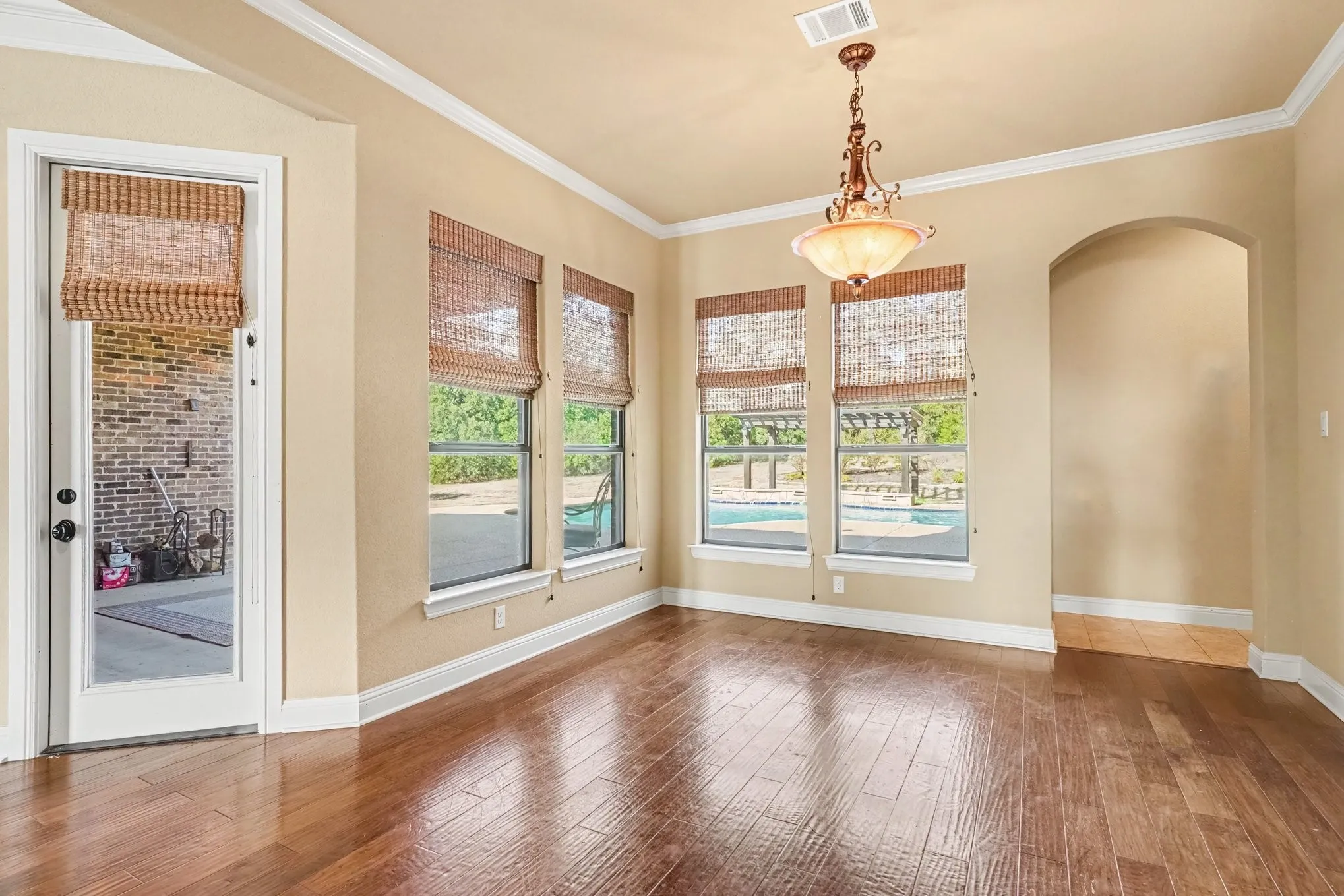Single Family Residence For Sale in Tarrant County , 6909 Heritage Oaks Drive, Mansfield, Texas 76063, 4 Bedroom, 4 Bathroom, 3 Garage spaces, 5,064 Sqft, built in 2012, mls#21368185, Real Estate Agent in Mansfield, Homes For Sale in Tarrant county, Homes For Sale in Mansfield, Realtor in Mansfield Texas, Real Estate Brokerage Independent Realty Texas, Luminita Cordes Realtor