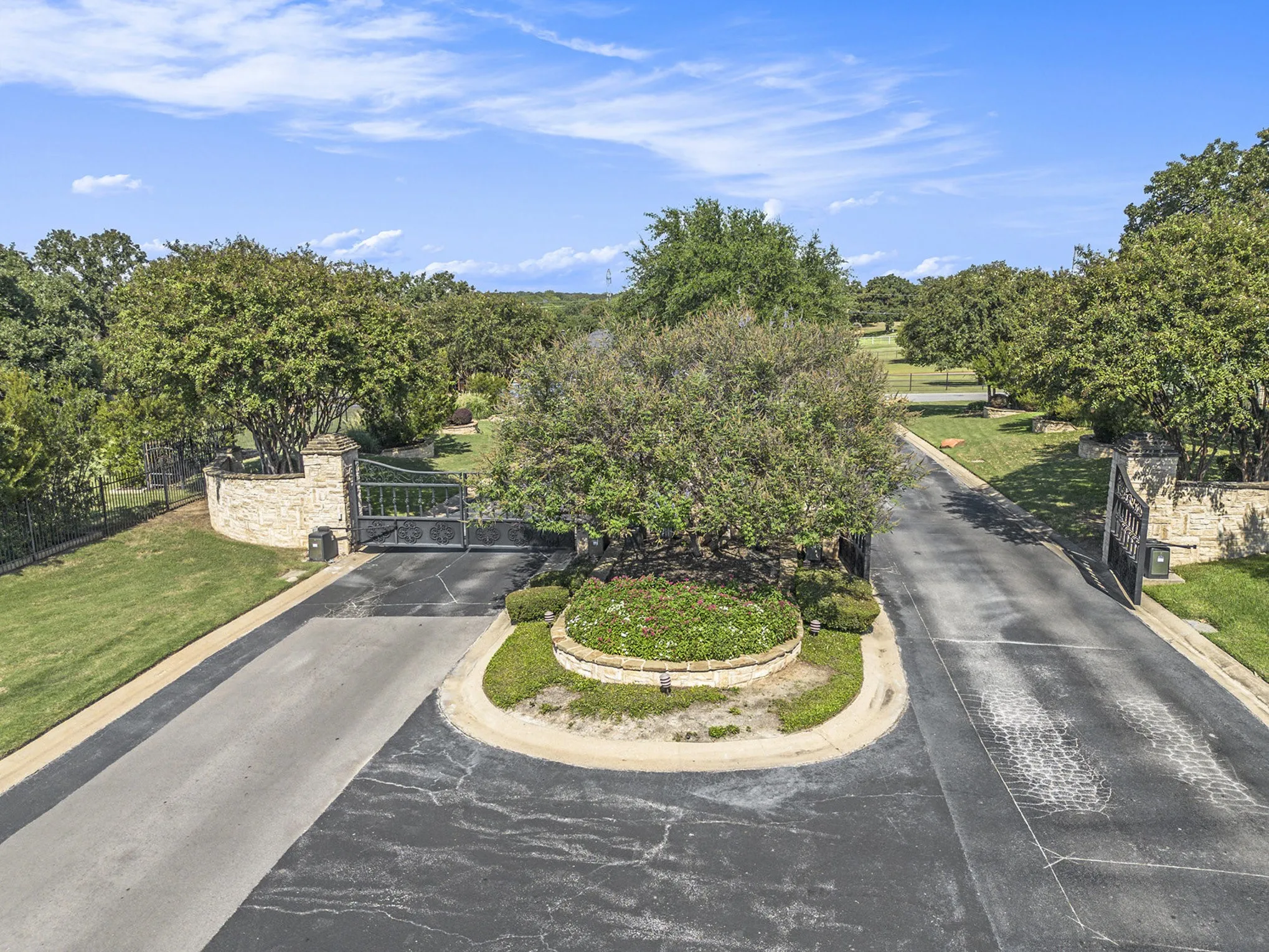 Single Family Residence For Sale in Tarrant County , 6909 Heritage Oaks Drive, Mansfield, Texas 76063, 4 Bedroom, 4 Bathroom, 3 Garage spaces, 5,064 Sqft, built in 2012, mls#21368185, Real Estate Agent in Mansfield, Homes For Sale in Tarrant county, Homes For Sale in Mansfield, Realtor in Mansfield Texas, Real Estate Brokerage Independent Realty Texas, Luminita Cordes Realtor