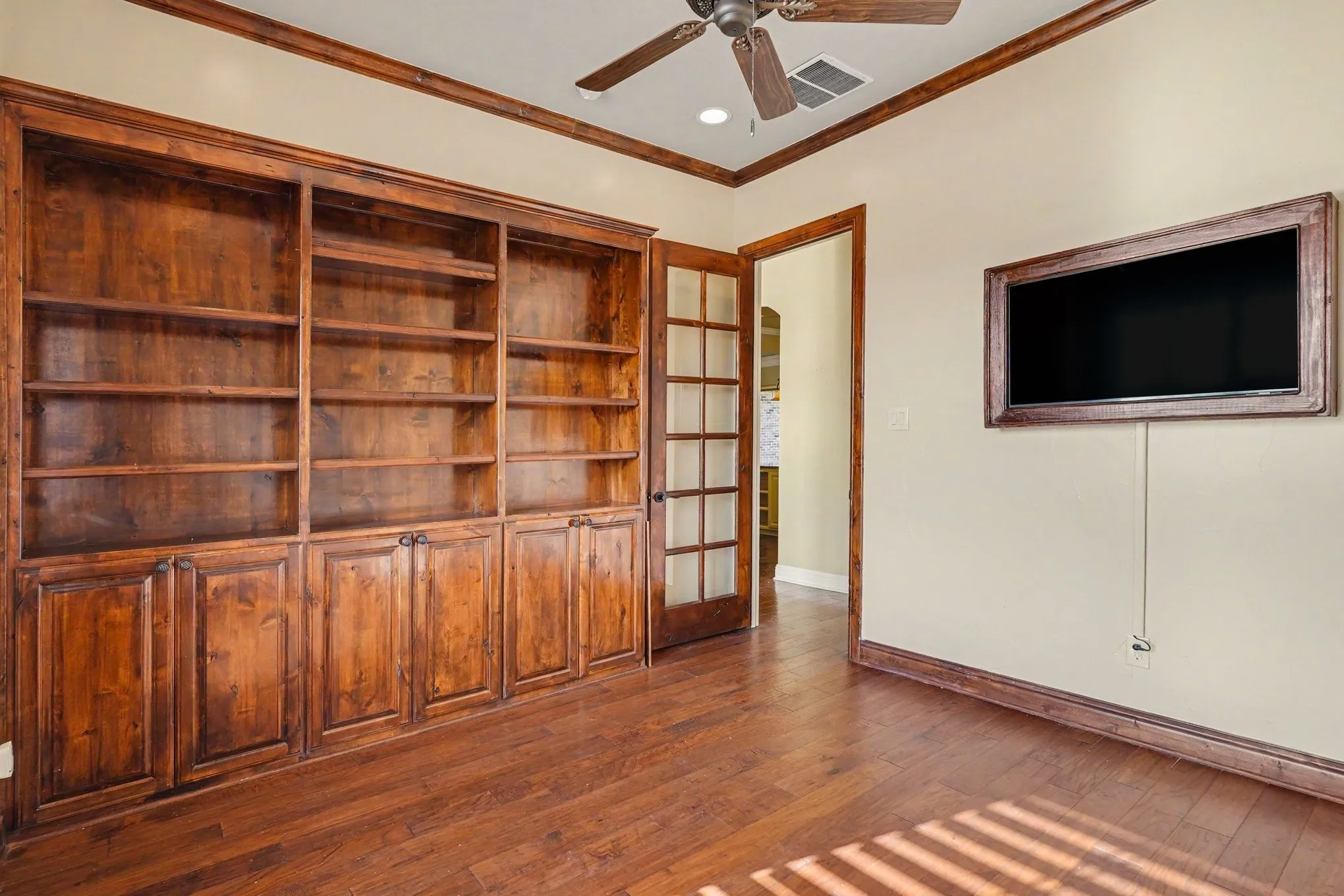 Single Family Residence For Sale in Tarrant County , 6909 Heritage Oaks Drive, Mansfield, Texas 76063, 4 Bedroom, 4 Bathroom, 3 Garage spaces, 5,064 Sqft, built in 2012, mls#21368185, Real Estate Agent in Mansfield, Homes For Sale in Tarrant county, Homes For Sale in Mansfield, Realtor in Mansfield Texas, Real Estate Brokerage Independent Realty Texas, Luminita Cordes Realtor