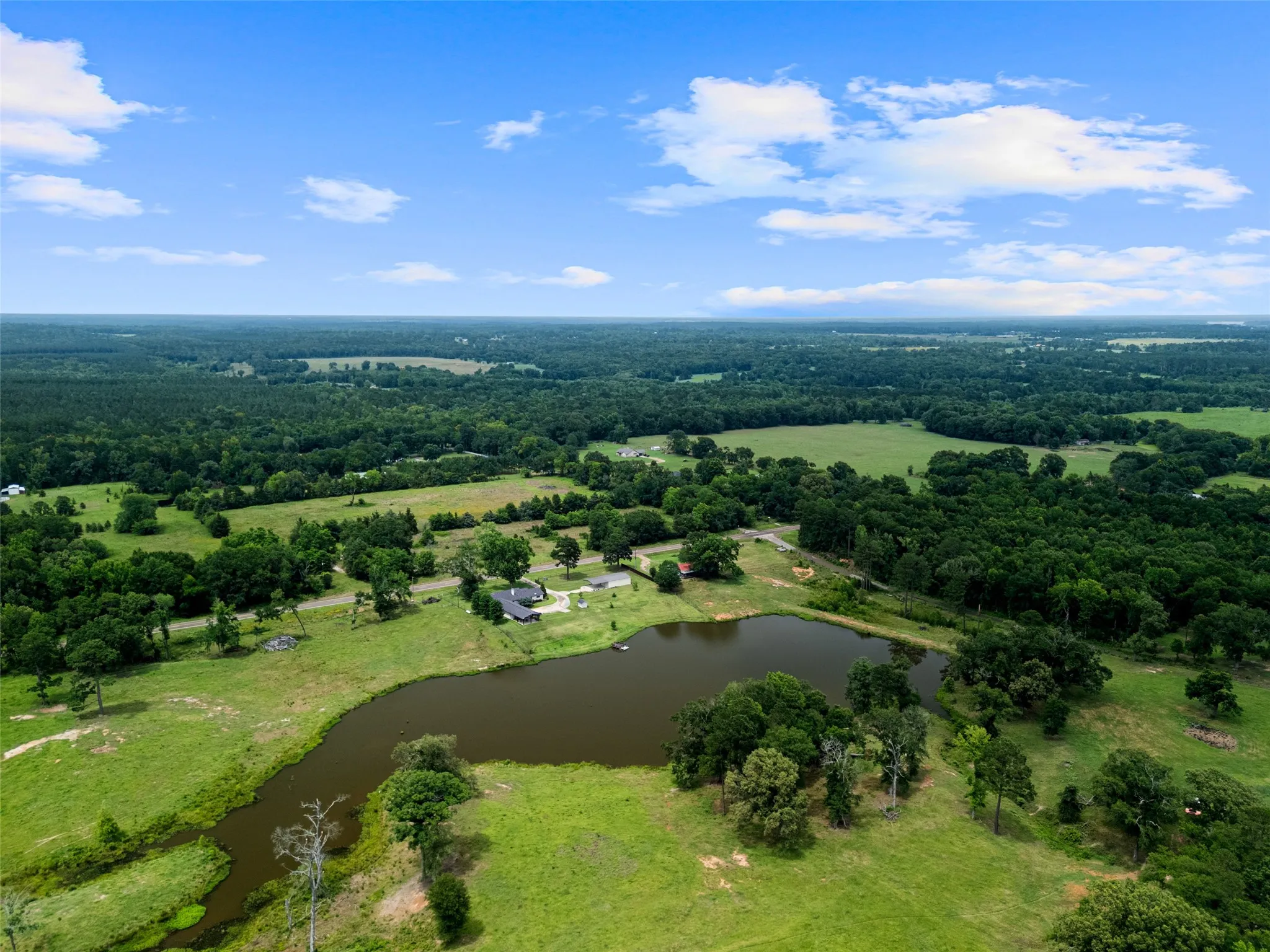 Single Family Residence For Sale in Upshur County , 9799 Fm 49, Big Sandy, Texas 75755, 3 Bedroom, 2 Bathroom, 2 Garage spaces, 2,626 Sqft, built in 1970, mls#21368072, Real Estate Agent in Big Sandy, Homes For Sale in Upshur county, Homes For Sale in Big Sandy, Realtor in Big Sandy Texas, Real Estate Brokerage Independent Realty Texas, Luminita Cordes Realtor