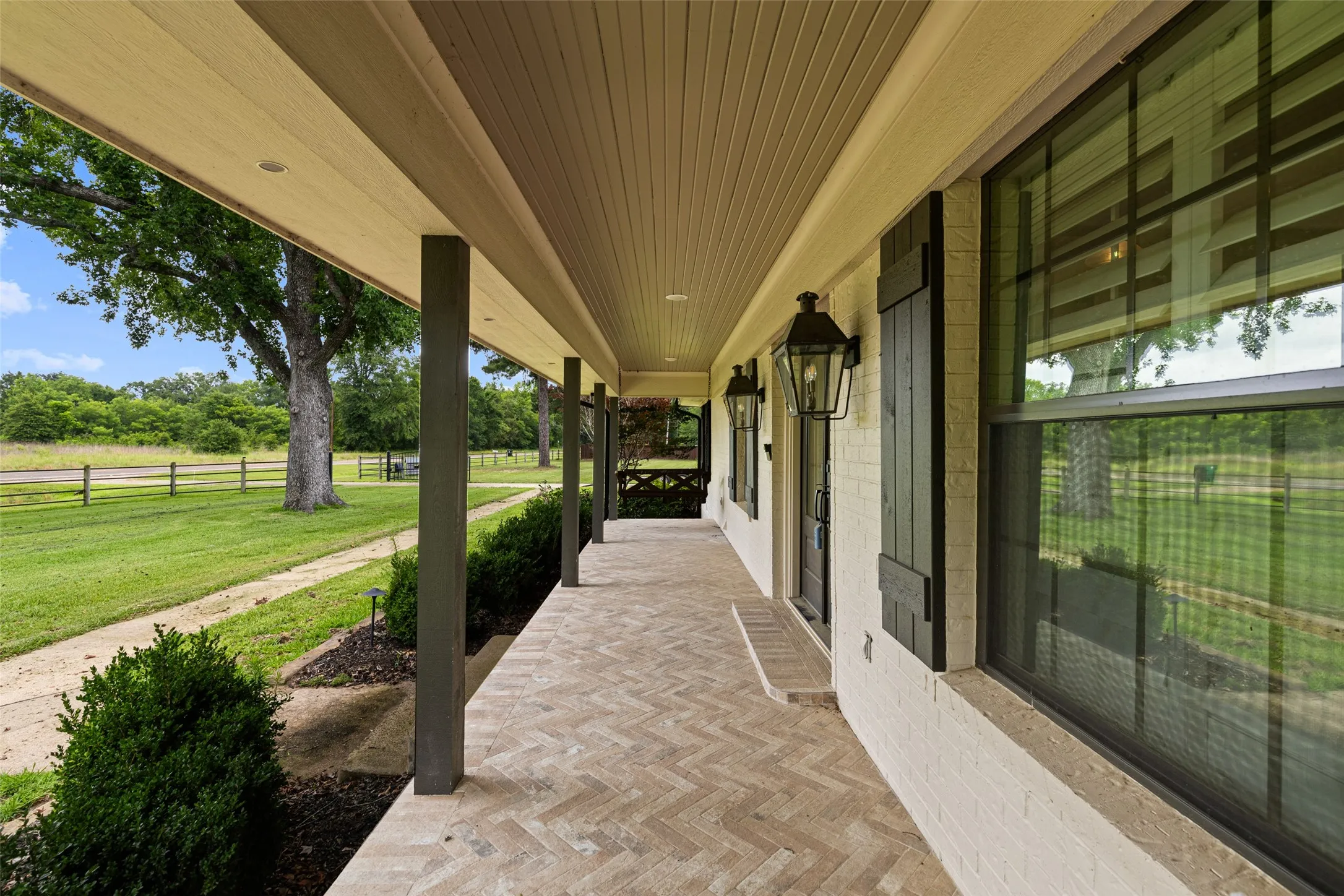 Single Family Residence For Sale in Upshur County , 9799 Fm 49, Big Sandy, Texas 75755, 3 Bedroom, 2 Bathroom, 2 Garage spaces, 2,626 Sqft, built in 1970, mls#21368072, Real Estate Agent in Big Sandy, Homes For Sale in Upshur county, Homes For Sale in Big Sandy, Realtor in Big Sandy Texas, Real Estate Brokerage Independent Realty Texas, Luminita Cordes Realtor