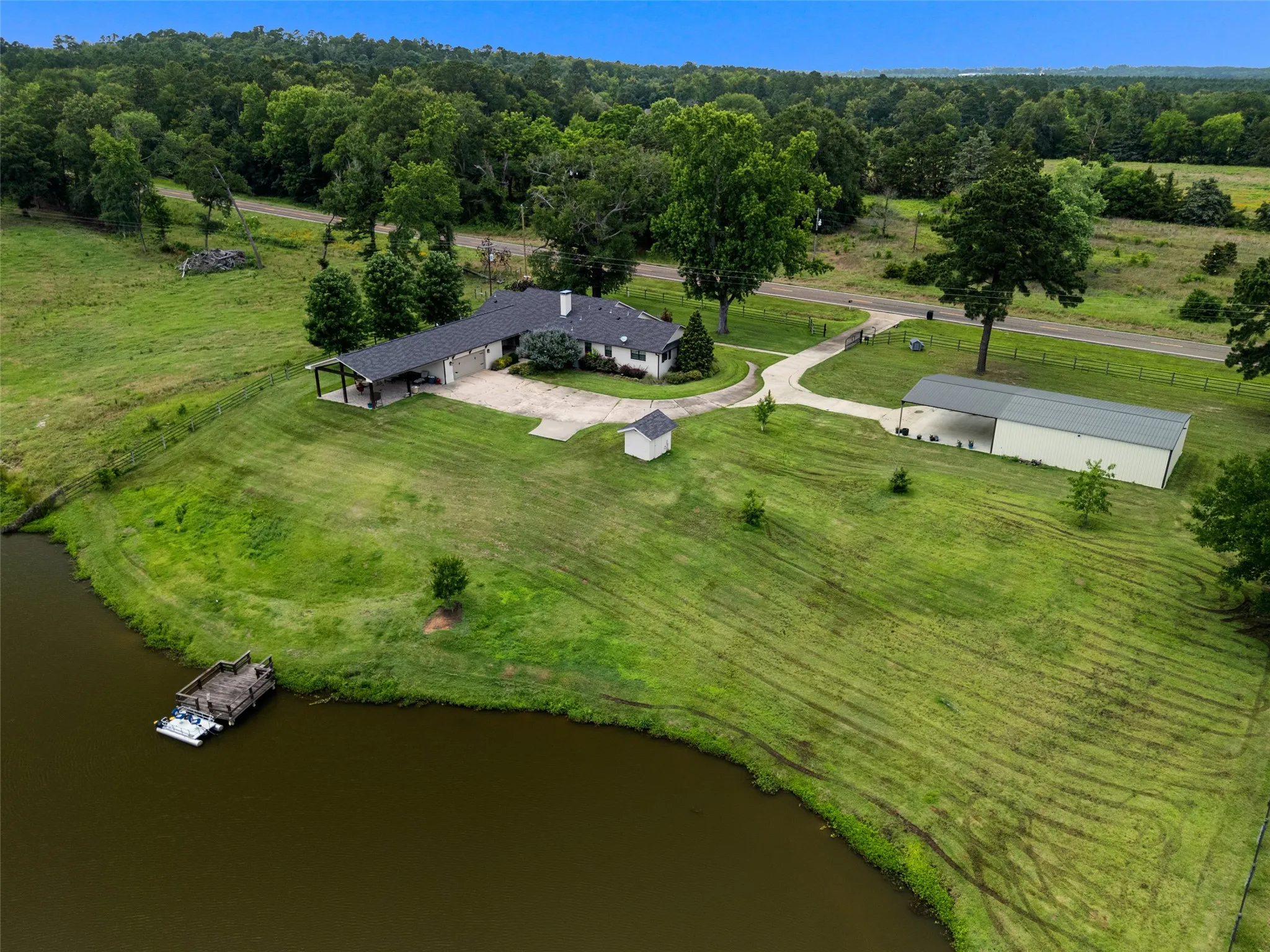 Single Family Residence For Sale in Upshur County , 9799 Fm 49, Big Sandy, Texas 75755, 3 Bedroom, 2 Bathroom, 2 Garage spaces, 2,626 Sqft, built in 1970, mls#21368072, Real Estate Agent in Big Sandy, Homes For Sale in Upshur county, Homes For Sale in Big Sandy, Realtor in Big Sandy Texas, Real Estate Brokerage Independent Realty Texas, Luminita Cordes Realtor