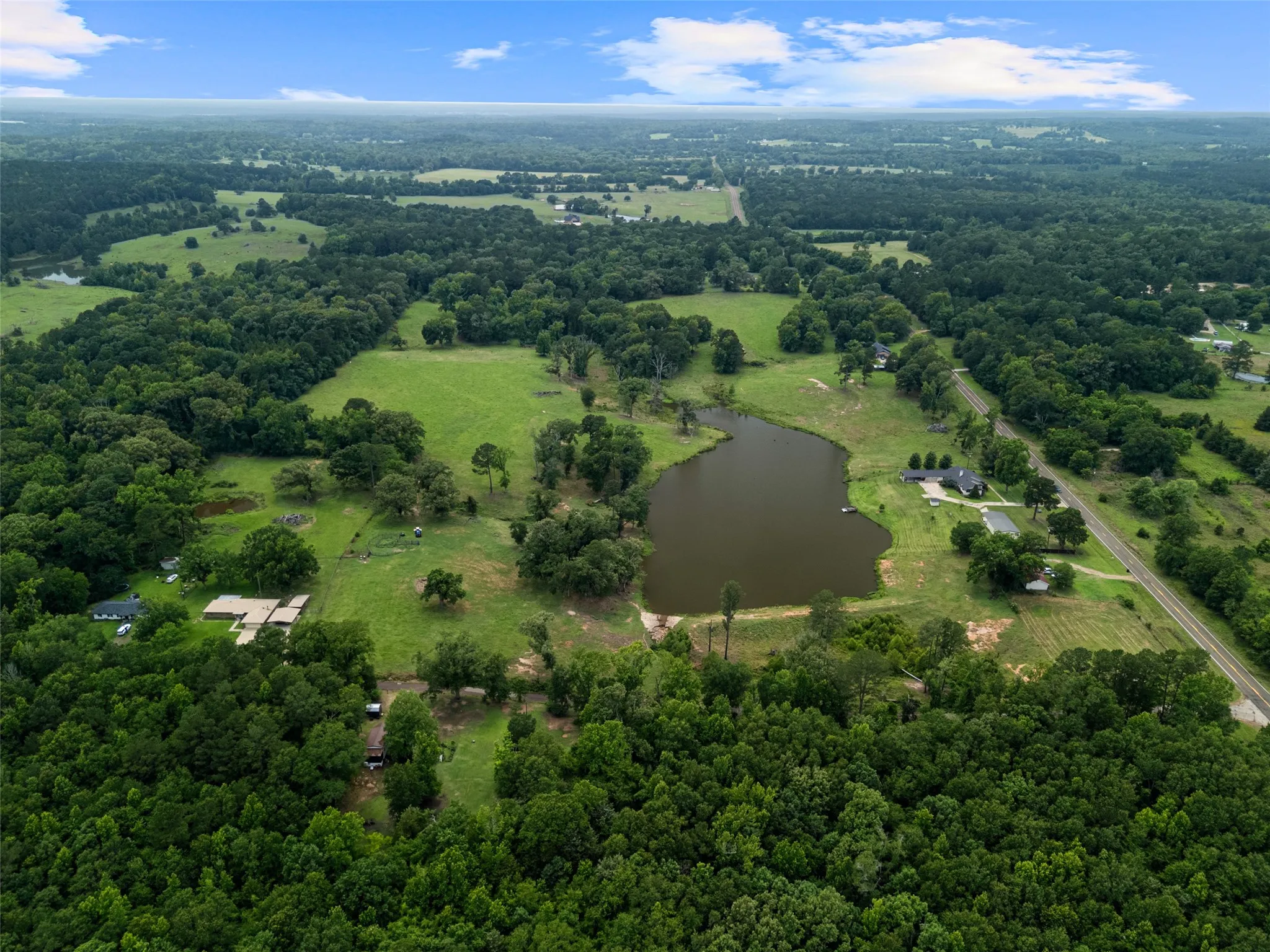 Single Family Residence For Sale in Upshur County , 9799 Fm 49, Big Sandy, Texas 75755, 3 Bedroom, 2 Bathroom, 2 Garage spaces, 2,626 Sqft, built in 1970, mls#21368072, Real Estate Agent in Big Sandy, Homes For Sale in Upshur county, Homes For Sale in Big Sandy, Realtor in Big Sandy Texas, Real Estate Brokerage Independent Realty Texas, Luminita Cordes Realtor