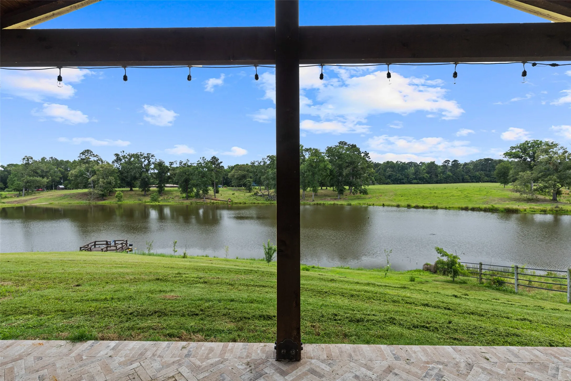 Single Family Residence For Sale in Upshur County , 9799 Fm 49, Big Sandy, Texas 75755, 3 Bedroom, 2 Bathroom, 2 Garage spaces, 2,626 Sqft, built in 1970, mls#21368072, Real Estate Agent in Big Sandy, Homes For Sale in Upshur county, Homes For Sale in Big Sandy, Realtor in Big Sandy Texas, Real Estate Brokerage Independent Realty Texas, Luminita Cordes Realtor