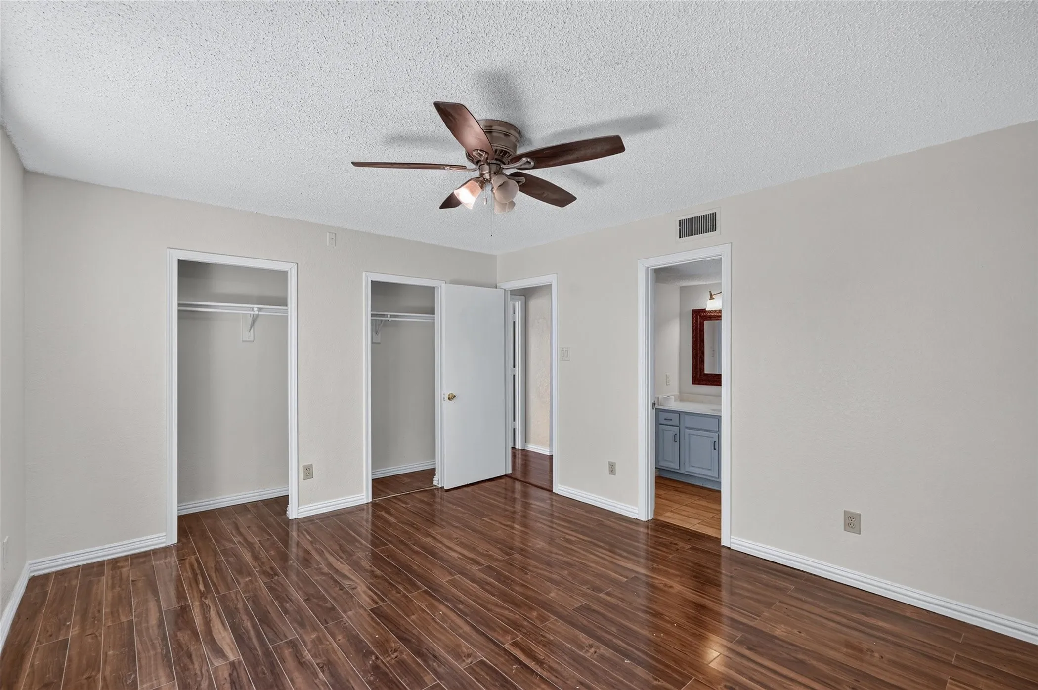Single Family Residence For Sale in Dallas County , 4114 Coryell Way, Mesquite, Texas 75150, 3 Bedroom, 2 Bathroom, 2 Garage spaces, 1,731 Sqft, built in 1986, mls#21363539, Real Estate Agent in Mesquite, Homes For Sale in Dallas county, Homes For Sale in Mesquite, Realtor in Mesquite Texas, Real Estate Brokerage Independent Realty Texas, Luminita Cordes Realtor