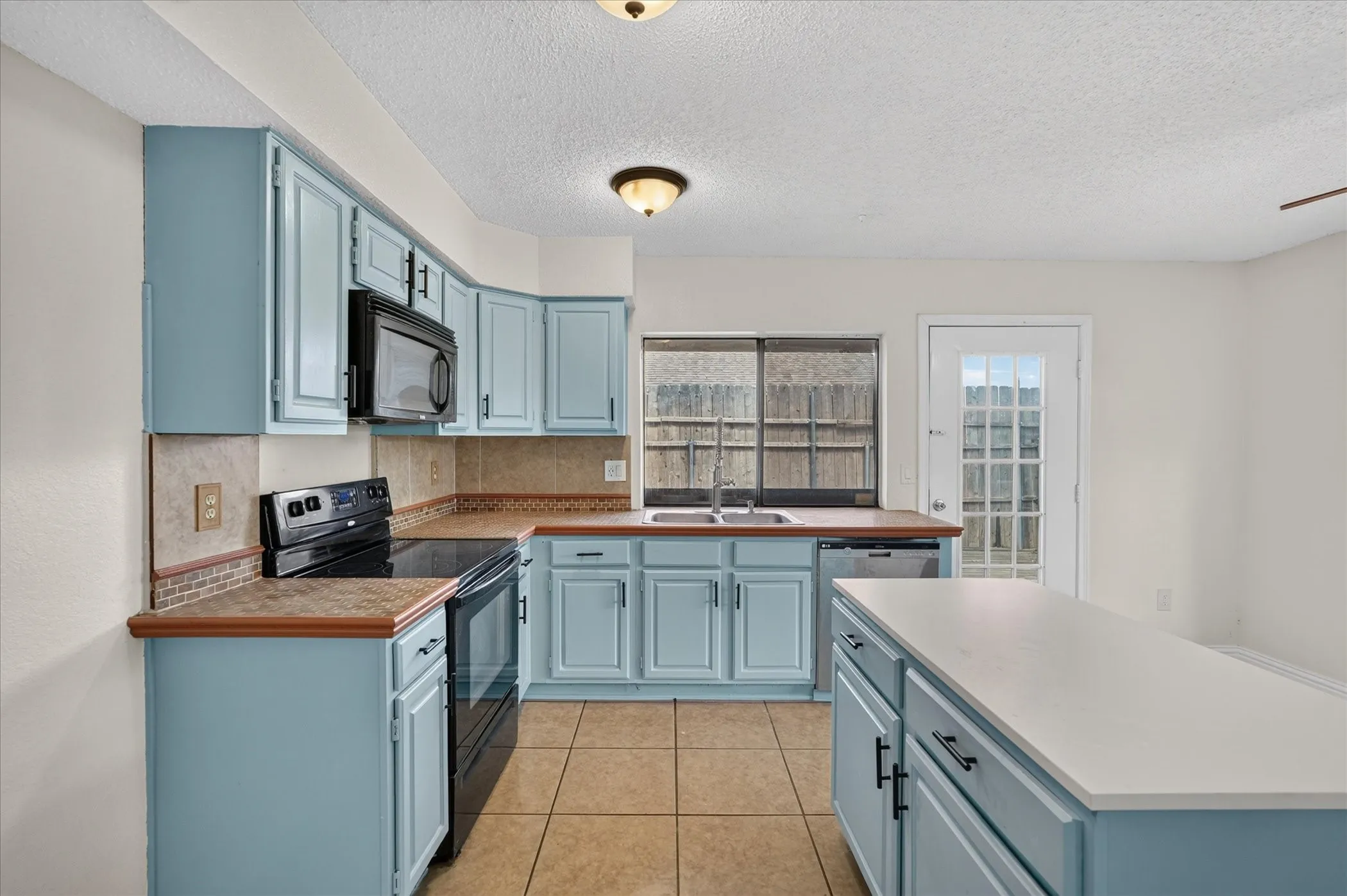 Single Family Residence For Sale in Dallas County , 4114 Coryell Way, Mesquite, Texas 75150, 3 Bedroom, 2 Bathroom, 2 Garage spaces, 1,731 Sqft, built in 1986, mls#21363539, Real Estate Agent in Mesquite, Homes For Sale in Dallas county, Homes For Sale in Mesquite, Realtor in Mesquite Texas, Real Estate Brokerage Independent Realty Texas, Luminita Cordes Realtor