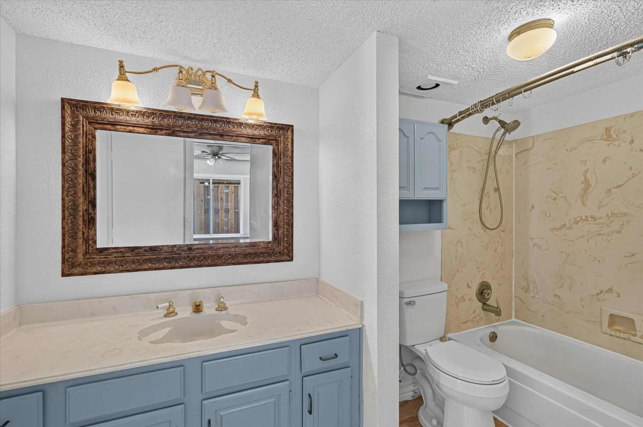 Single Family Residence For Sale in Dallas County , 4114 Coryell Way, Mesquite, Texas 75150, 3 Bedroom, 2 Bathroom, 2 Garage spaces, 1,731 Sqft, built in 1986, mls#21363539, Real Estate Agent in Mesquite, Homes For Sale in Dallas county, Homes For Sale in Mesquite, Realtor in Mesquite Texas, Real Estate Brokerage Independent Realty Texas, Luminita Cordes Realtor