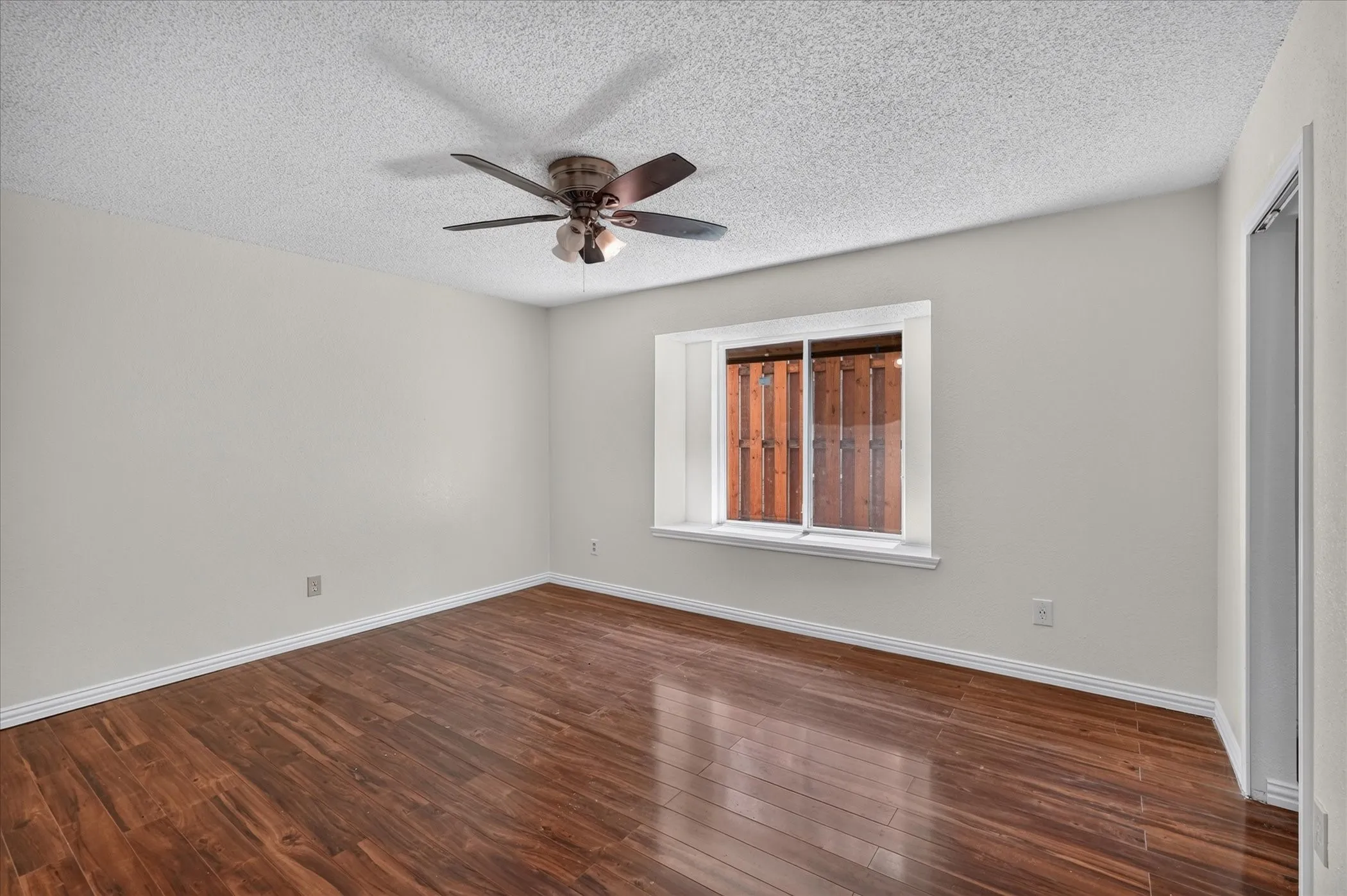 Single Family Residence For Sale in Dallas County , 4114 Coryell Way, Mesquite, Texas 75150, 3 Bedroom, 2 Bathroom, 2 Garage spaces, 1,731 Sqft, built in 1986, mls#21363539, Real Estate Agent in Mesquite, Homes For Sale in Dallas county, Homes For Sale in Mesquite, Realtor in Mesquite Texas, Real Estate Brokerage Independent Realty Texas, Luminita Cordes Realtor