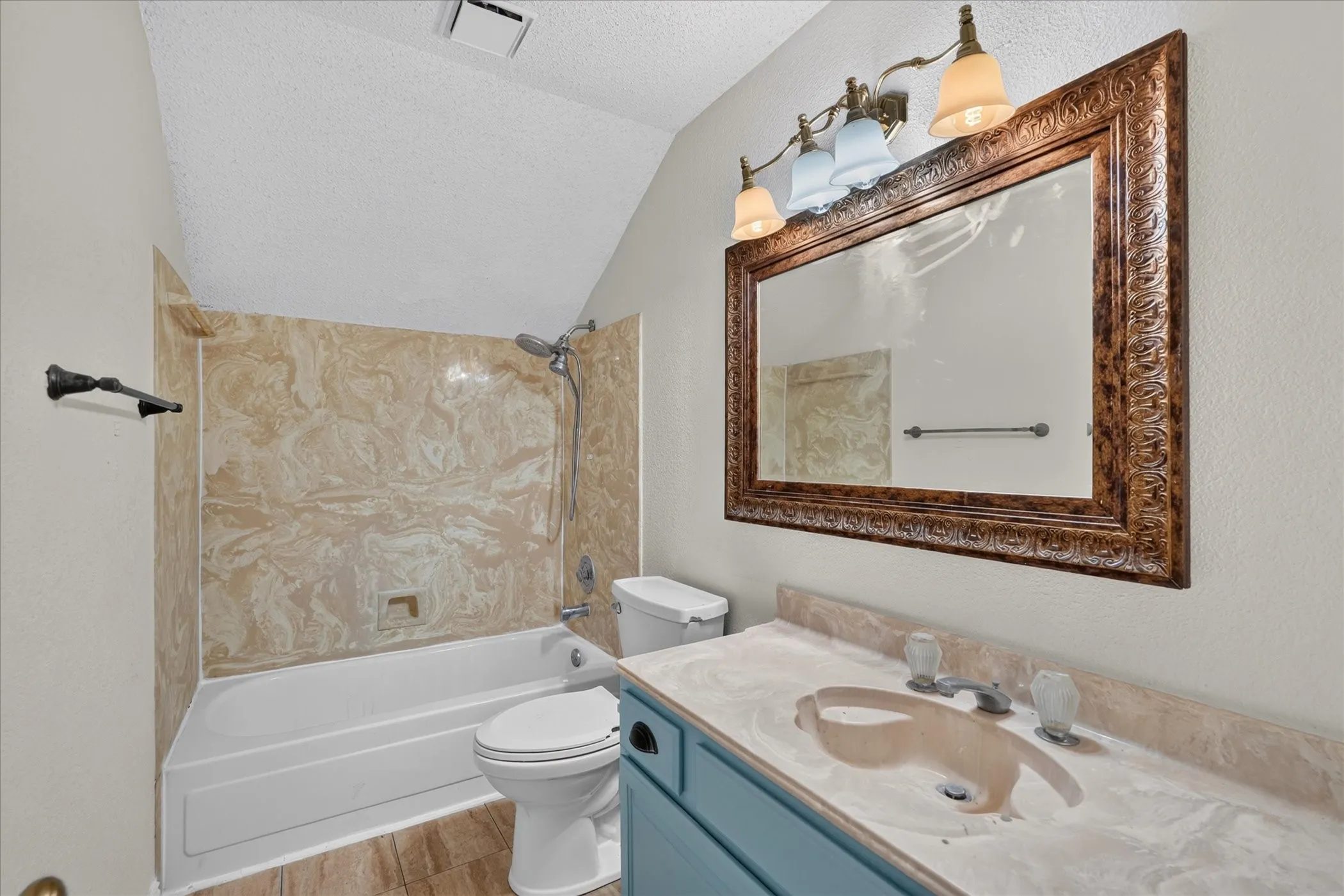 Single Family Residence For Sale in Dallas County , 4114 Coryell Way, Mesquite, Texas 75150, 3 Bedroom, 2 Bathroom, 2 Garage spaces, 1,731 Sqft, built in 1986, mls#21363539, Real Estate Agent in Mesquite, Homes For Sale in Dallas county, Homes For Sale in Mesquite, Realtor in Mesquite Texas, Real Estate Brokerage Independent Realty Texas, Luminita Cordes Realtor