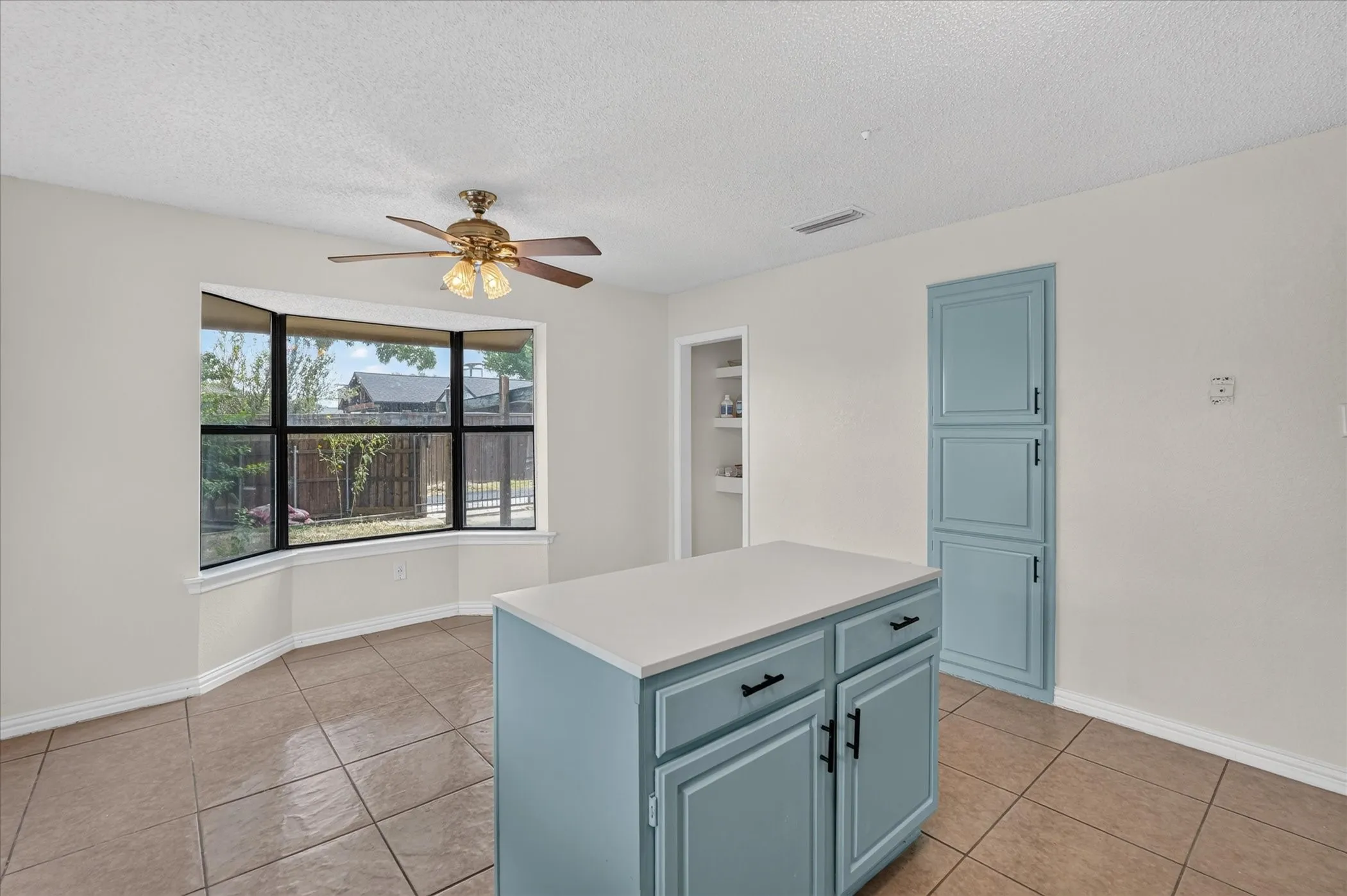 Single Family Residence For Sale in Dallas County , 4114 Coryell Way, Mesquite, Texas 75150, 3 Bedroom, 2 Bathroom, 2 Garage spaces, 1,731 Sqft, built in 1986, mls#21363539, Real Estate Agent in Mesquite, Homes For Sale in Dallas county, Homes For Sale in Mesquite, Realtor in Mesquite Texas, Real Estate Brokerage Independent Realty Texas, Luminita Cordes Realtor