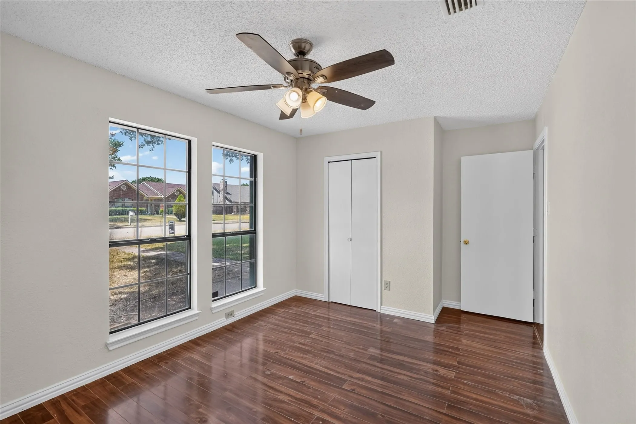 Single Family Residence For Sale in Dallas County , 4114 Coryell Way, Mesquite, Texas 75150, 3 Bedroom, 2 Bathroom, 2 Garage spaces, 1,731 Sqft, built in 1986, mls#21363539, Real Estate Agent in Mesquite, Homes For Sale in Dallas county, Homes For Sale in Mesquite, Realtor in Mesquite Texas, Real Estate Brokerage Independent Realty Texas, Luminita Cordes Realtor
