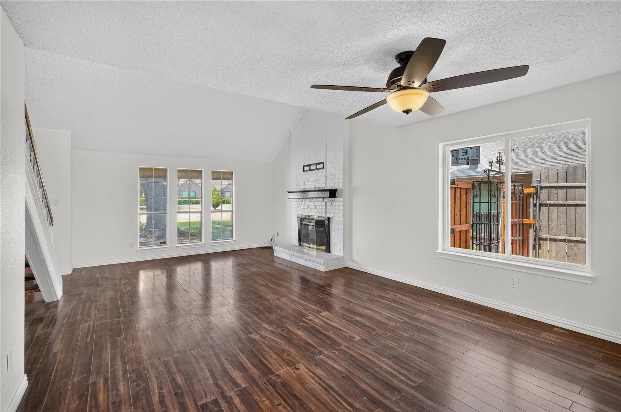 Single Family Residence For Sale in Dallas County , 4114 Coryell Way, Mesquite, Texas 75150, 3 Bedroom, 2 Bathroom, 2 Garage spaces, 1,731 Sqft, built in 1986, mls#21363539, Real Estate Agent in Mesquite, Homes For Sale in Dallas county, Homes For Sale in Mesquite, Realtor in Mesquite Texas, Real Estate Brokerage Independent Realty Texas, Luminita Cordes Realtor