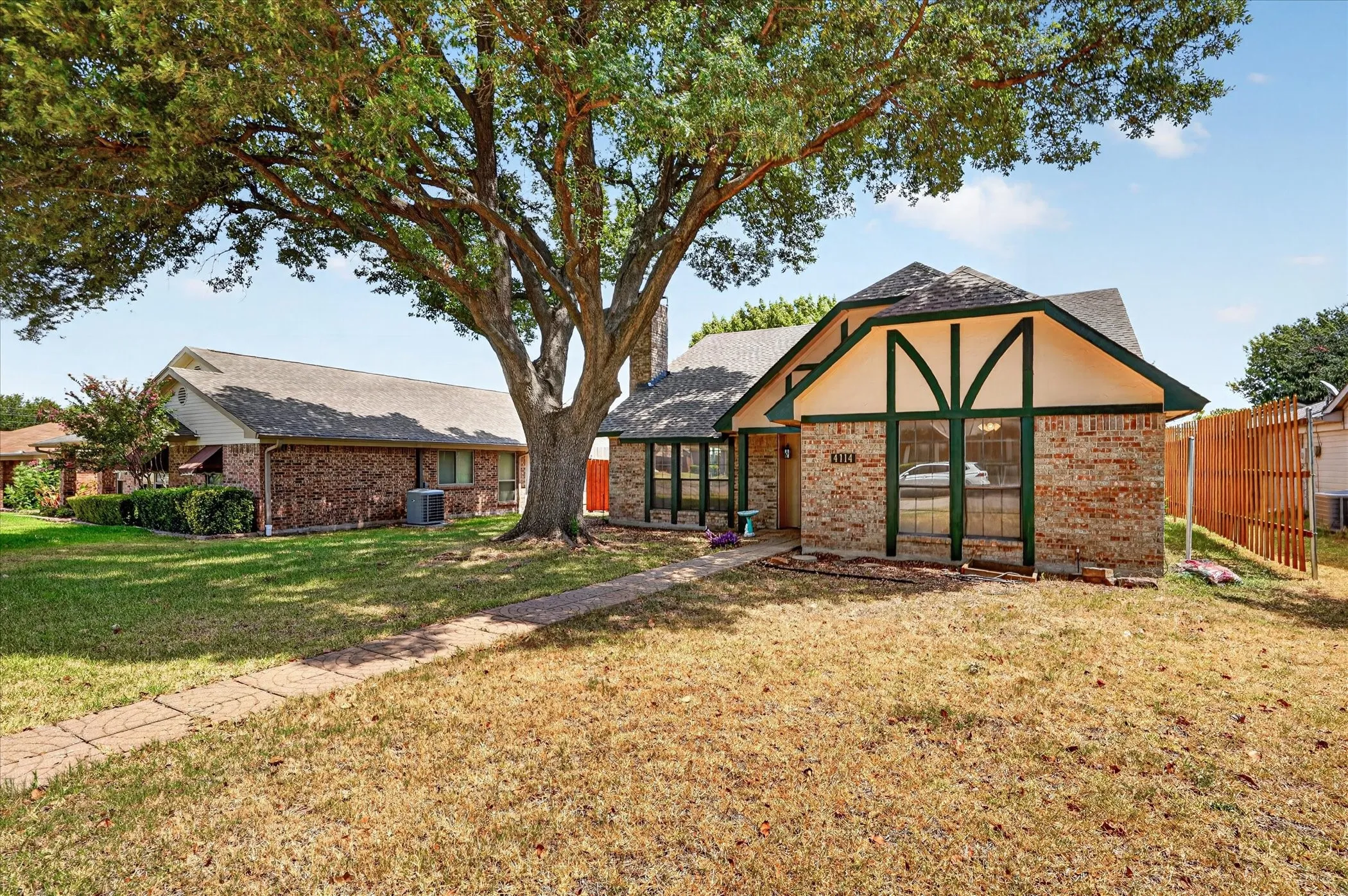 Single Family Residence For Sale in Dallas County , 4114 Coryell Way, Mesquite, Texas 75150, 3 Bedroom, 2 Bathroom, 2 Garage spaces, 1,731 Sqft, built in 1986, mls#21363539, Real Estate Agent in Mesquite, Homes For Sale in Dallas county, Homes For Sale in Mesquite, Realtor in Mesquite Texas, Real Estate Brokerage Independent Realty Texas, Luminita Cordes Realtor