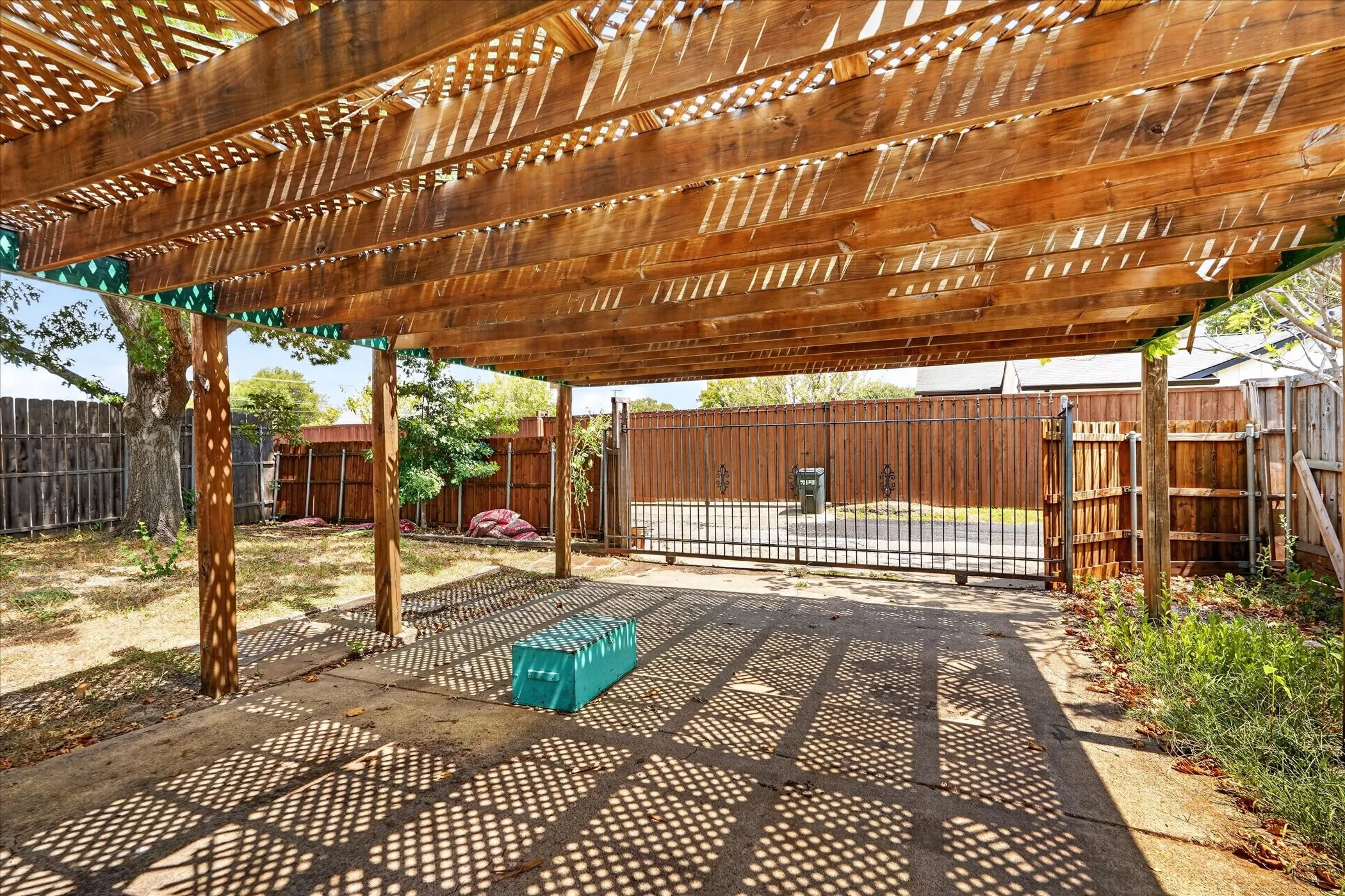 Single Family Residence For Sale in Dallas County , 4114 Coryell Way, Mesquite, Texas 75150, 3 Bedroom, 2 Bathroom, 2 Garage spaces, 1,731 Sqft, built in 1986, mls#21363539, Real Estate Agent in Mesquite, Homes For Sale in Dallas county, Homes For Sale in Mesquite, Realtor in Mesquite Texas, Real Estate Brokerage Independent Realty Texas, Luminita Cordes Realtor