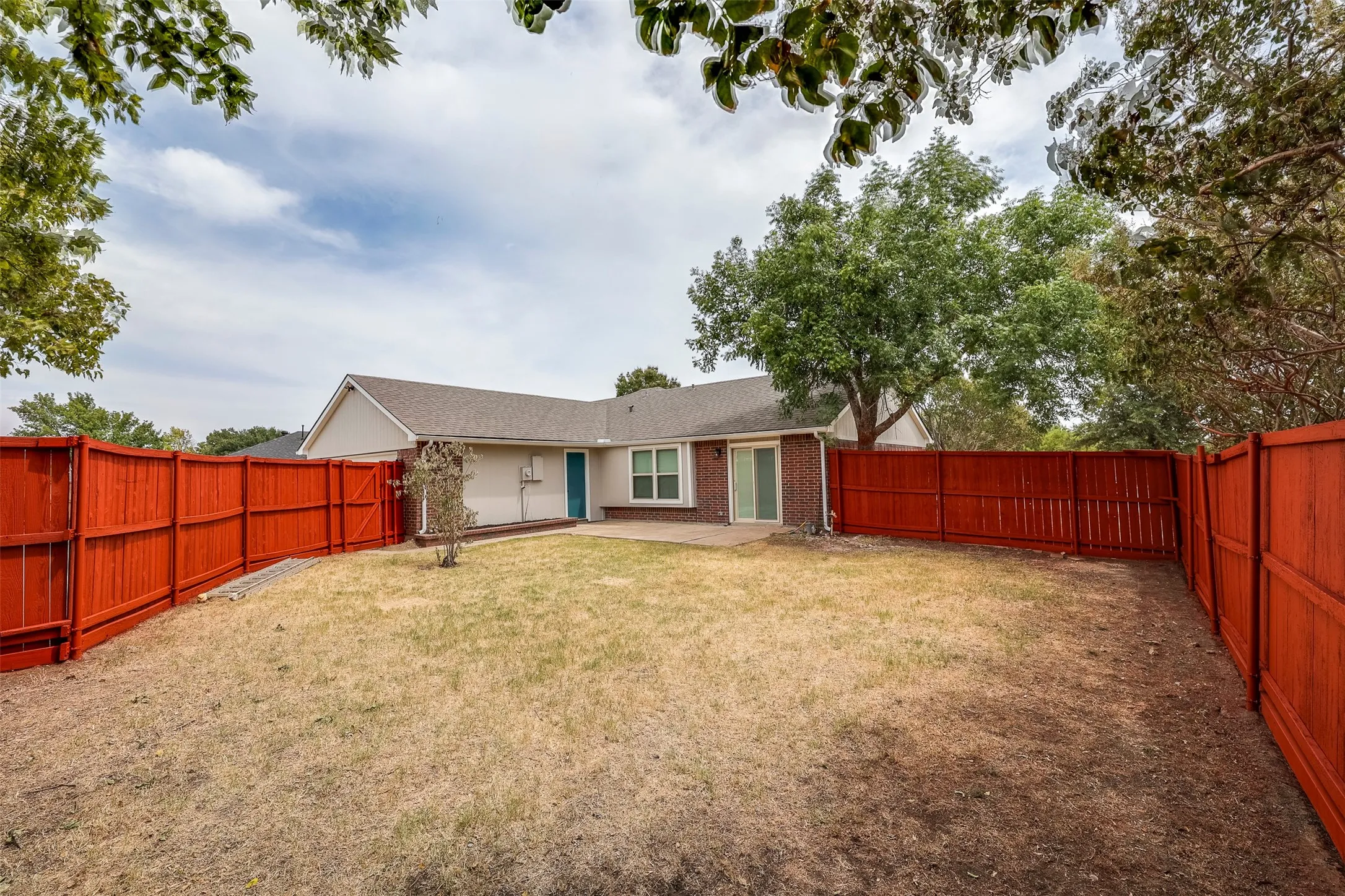 Single Family Residence For Sale in Denton County , 4201 Arbor Creek Drive, Carrollton, Texas 75010, 3 Bedroom, 2 Bathroom, 2 Garage spaces, 1,436 Sqft, built in 1987, mls#21368395, Real Estate Agent in Carrollton, Homes For Sale in Denton county, Homes For Sale in Carrollton, Realtor in Carrollton Texas, Real Estate Brokerage Independent Realty Texas, Luminita Cordes Realtor