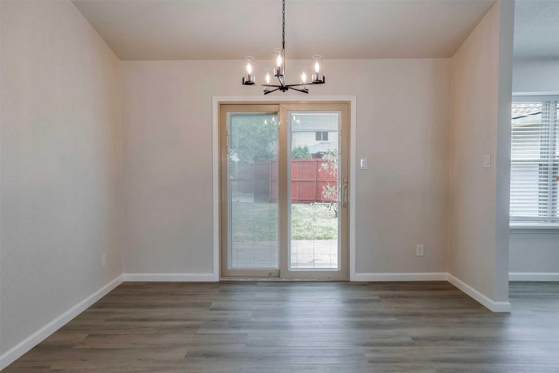 Single Family Residence For Sale in Denton County , 4201 Arbor Creek Drive, Carrollton, Texas 75010, 3 Bedroom, 2 Bathroom, 2 Garage spaces, 1,436 Sqft, built in 1987, mls#21368395, Real Estate Agent in Carrollton, Homes For Sale in Denton county, Homes For Sale in Carrollton, Realtor in Carrollton Texas, Real Estate Brokerage Independent Realty Texas, Luminita Cordes Realtor