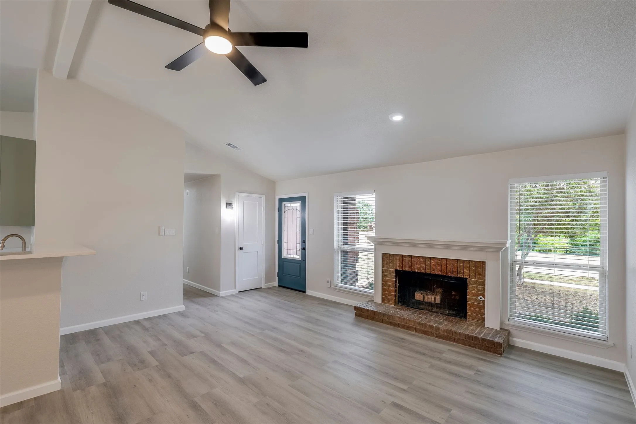 Single Family Residence For Sale in Denton County , 4201 Arbor Creek Drive, Carrollton, Texas 75010, 3 Bedroom, 2 Bathroom, 2 Garage spaces, 1,436 Sqft, built in 1987, mls#21368395, Real Estate Agent in Carrollton, Homes For Sale in Denton county, Homes For Sale in Carrollton, Realtor in Carrollton Texas, Real Estate Brokerage Independent Realty Texas, Luminita Cordes Realtor