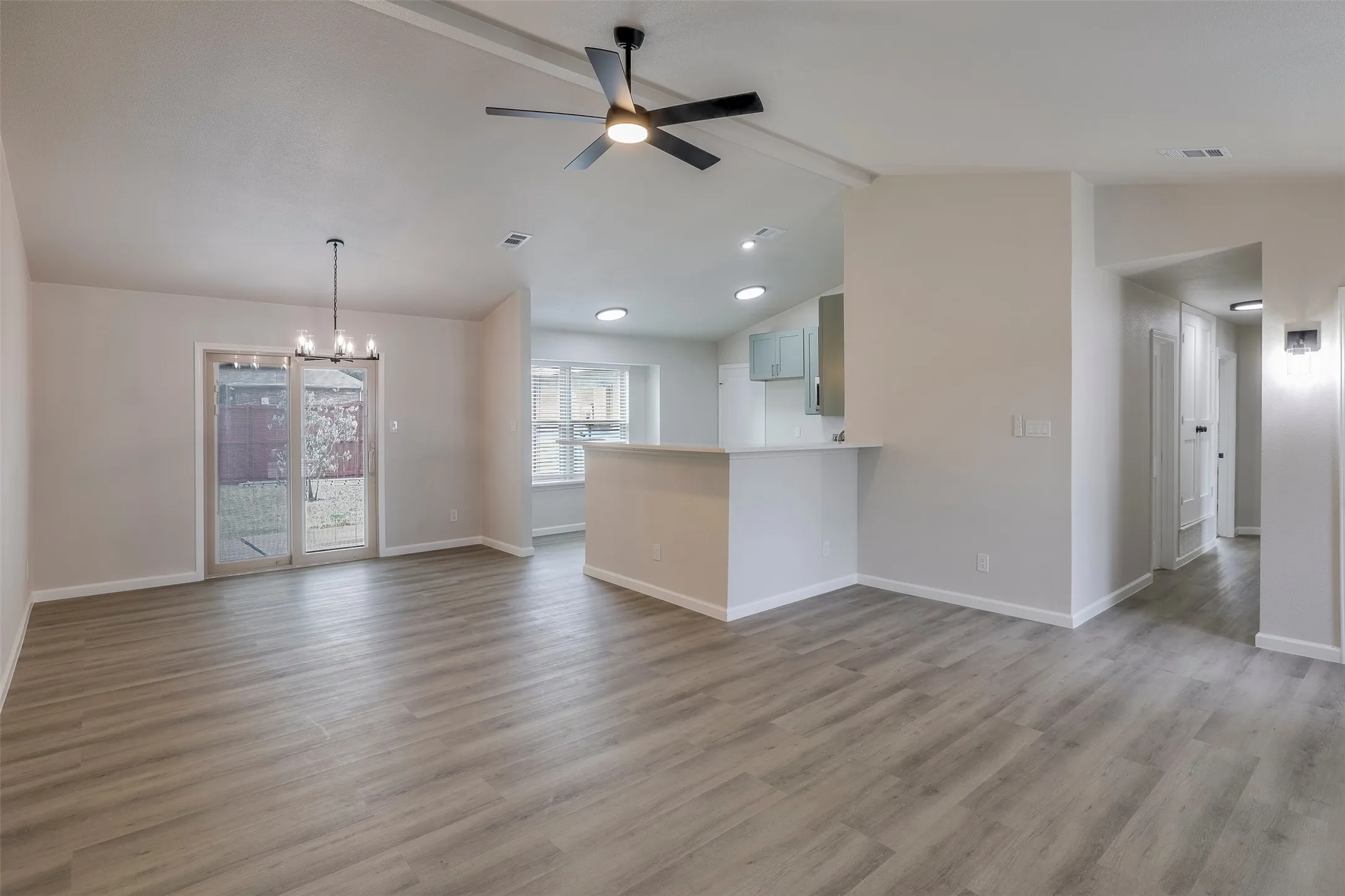 Single Family Residence For Sale in Denton County , 4201 Arbor Creek Drive, Carrollton, Texas 75010, 3 Bedroom, 2 Bathroom, 2 Garage spaces, 1,436 Sqft, built in 1987, mls#21368395, Real Estate Agent in Carrollton, Homes For Sale in Denton county, Homes For Sale in Carrollton, Realtor in Carrollton Texas, Real Estate Brokerage Independent Realty Texas, Luminita Cordes Realtor