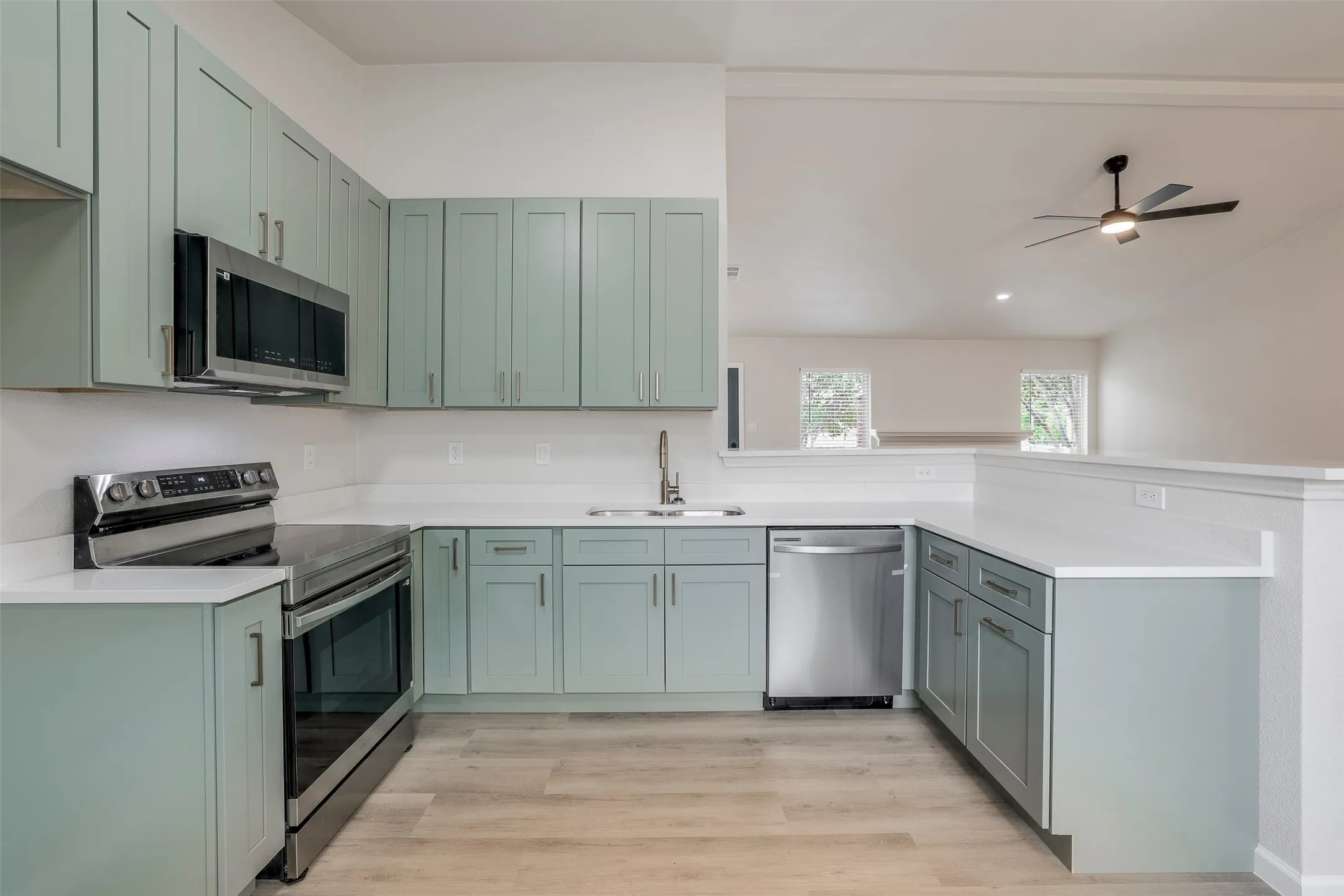 Single Family Residence For Sale in Denton County , 4201 Arbor Creek Drive, Carrollton, Texas 75010, 3 Bedroom, 2 Bathroom, 2 Garage spaces, 1,436 Sqft, built in 1987, mls#21368395, Real Estate Agent in Carrollton, Homes For Sale in Denton county, Homes For Sale in Carrollton, Realtor in Carrollton Texas, Real Estate Brokerage Independent Realty Texas, Luminita Cordes Realtor