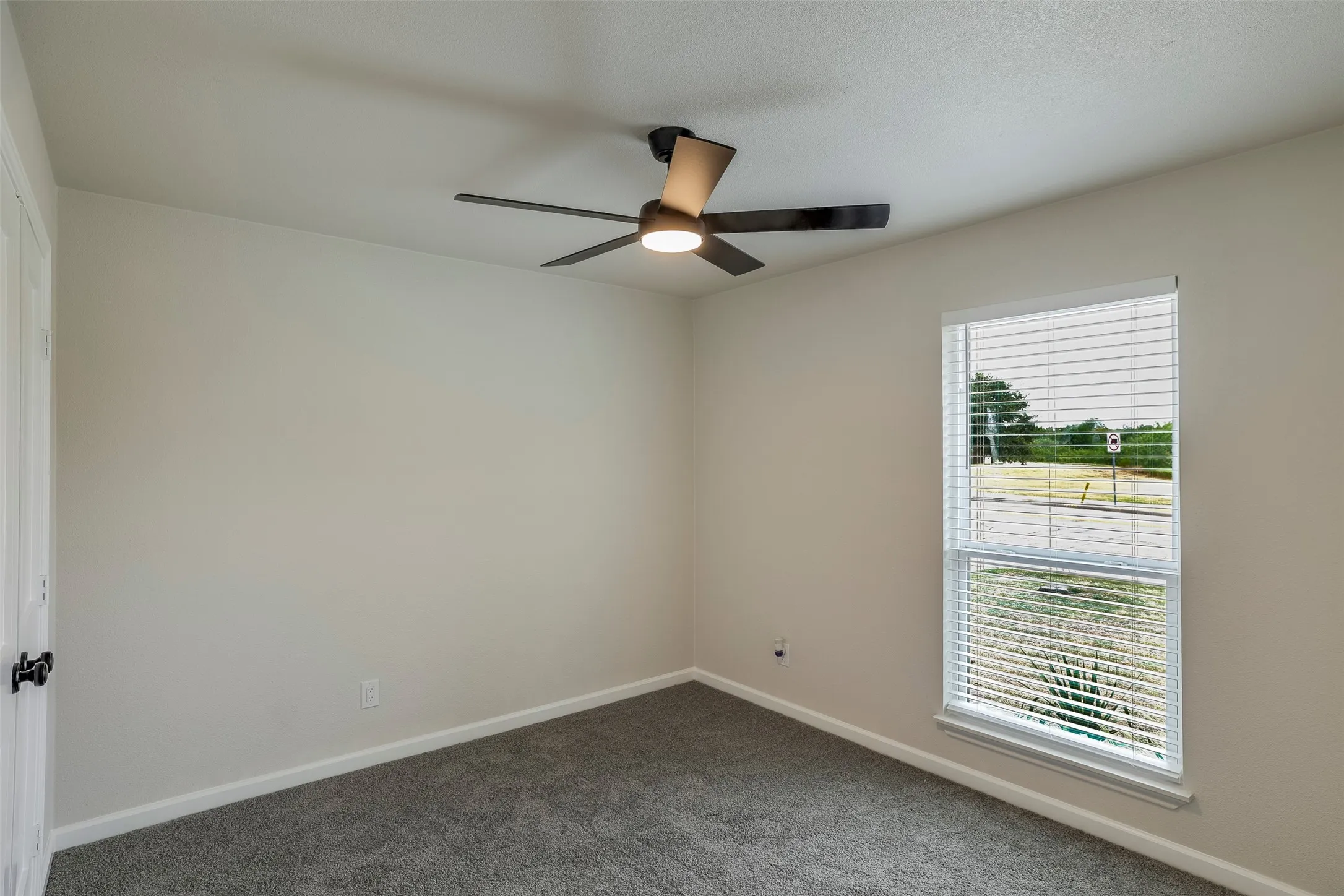 Single Family Residence For Sale in Denton County , 4201 Arbor Creek Drive, Carrollton, Texas 75010, 3 Bedroom, 2 Bathroom, 2 Garage spaces, 1,436 Sqft, built in 1987, mls#21368395, Real Estate Agent in Carrollton, Homes For Sale in Denton county, Homes For Sale in Carrollton, Realtor in Carrollton Texas, Real Estate Brokerage Independent Realty Texas, Luminita Cordes Realtor