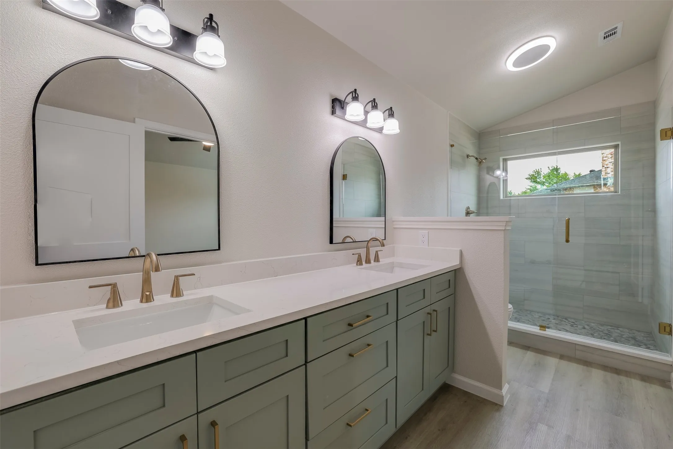Single Family Residence For Sale in Denton County , 4201 Arbor Creek Drive, Carrollton, Texas 75010, 3 Bedroom, 2 Bathroom, 2 Garage spaces, 1,436 Sqft, built in 1987, mls#21368395, Real Estate Agent in Carrollton, Homes For Sale in Denton county, Homes For Sale in Carrollton, Realtor in Carrollton Texas, Real Estate Brokerage Independent Realty Texas, Luminita Cordes Realtor