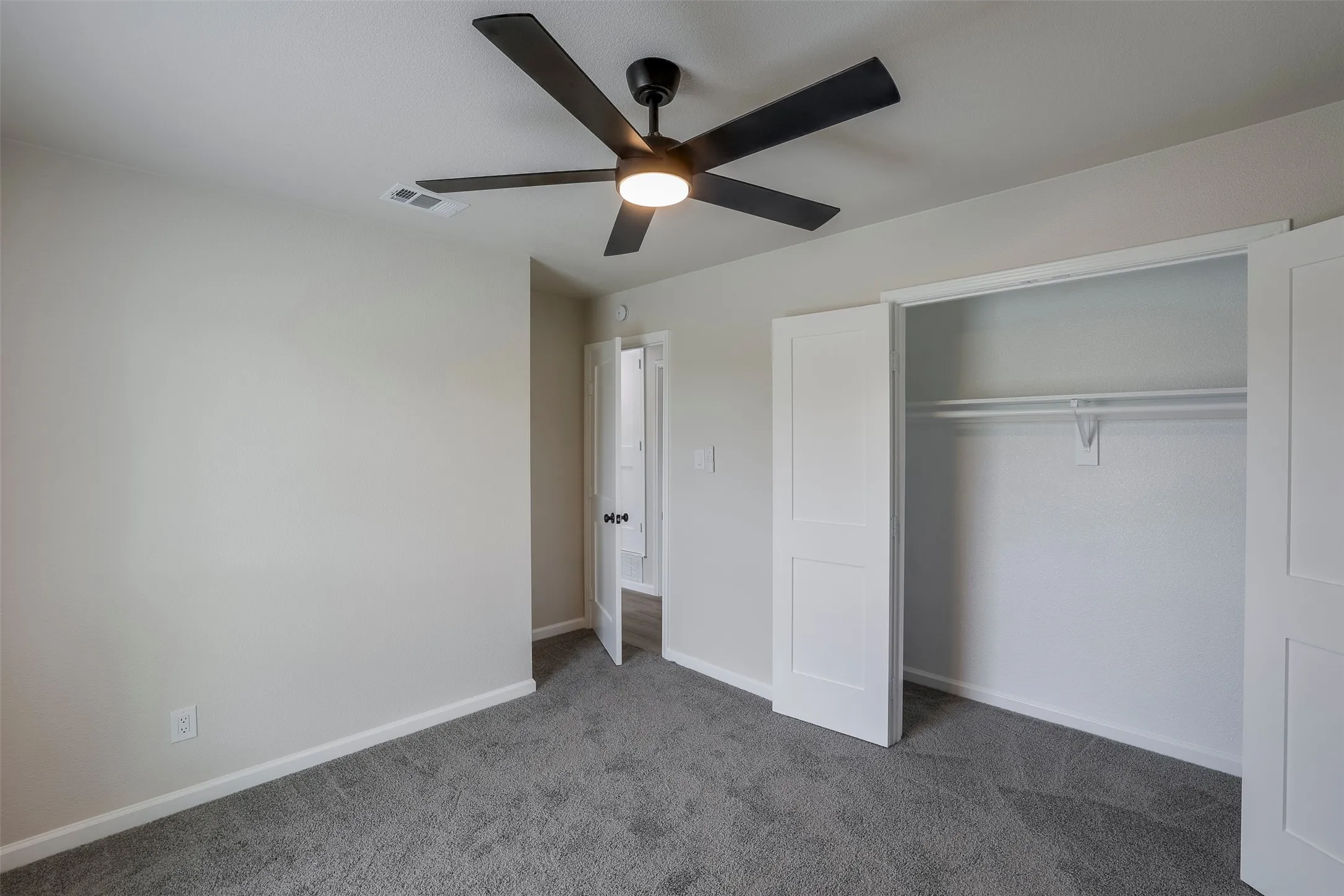 Single Family Residence For Sale in Denton County , 4201 Arbor Creek Drive, Carrollton, Texas 75010, 3 Bedroom, 2 Bathroom, 2 Garage spaces, 1,436 Sqft, built in 1987, mls#21368395, Real Estate Agent in Carrollton, Homes For Sale in Denton county, Homes For Sale in Carrollton, Realtor in Carrollton Texas, Real Estate Brokerage Independent Realty Texas, Luminita Cordes Realtor