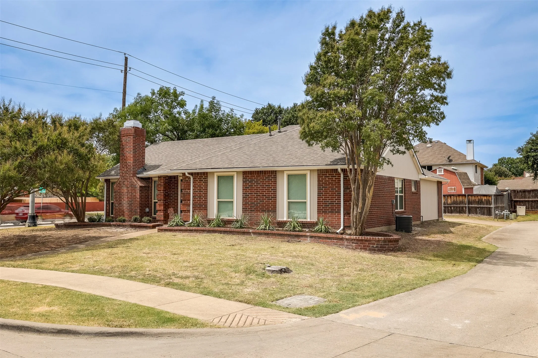 Single Family Residence For Sale in Denton County , 4201 Arbor Creek Drive, Carrollton, Texas 75010, 3 Bedroom, 2 Bathroom, 2 Garage spaces, 1,436 Sqft, built in 1987, mls#21368395, Real Estate Agent in Carrollton, Homes For Sale in Denton county, Homes For Sale in Carrollton, Realtor in Carrollton Texas, Real Estate Brokerage Independent Realty Texas, Luminita Cordes Realtor