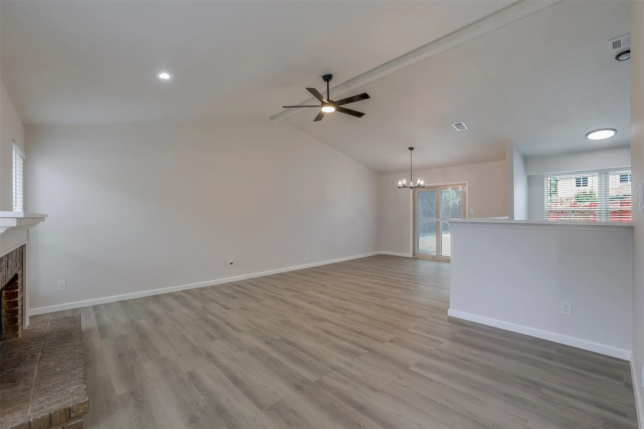 Single Family Residence For Sale in Denton County , 4201 Arbor Creek Drive, Carrollton, Texas 75010, 3 Bedroom, 2 Bathroom, 2 Garage spaces, 1,436 Sqft, built in 1987, mls#21368395, Real Estate Agent in Carrollton, Homes For Sale in Denton county, Homes For Sale in Carrollton, Realtor in Carrollton Texas, Real Estate Brokerage Independent Realty Texas, Luminita Cordes Realtor