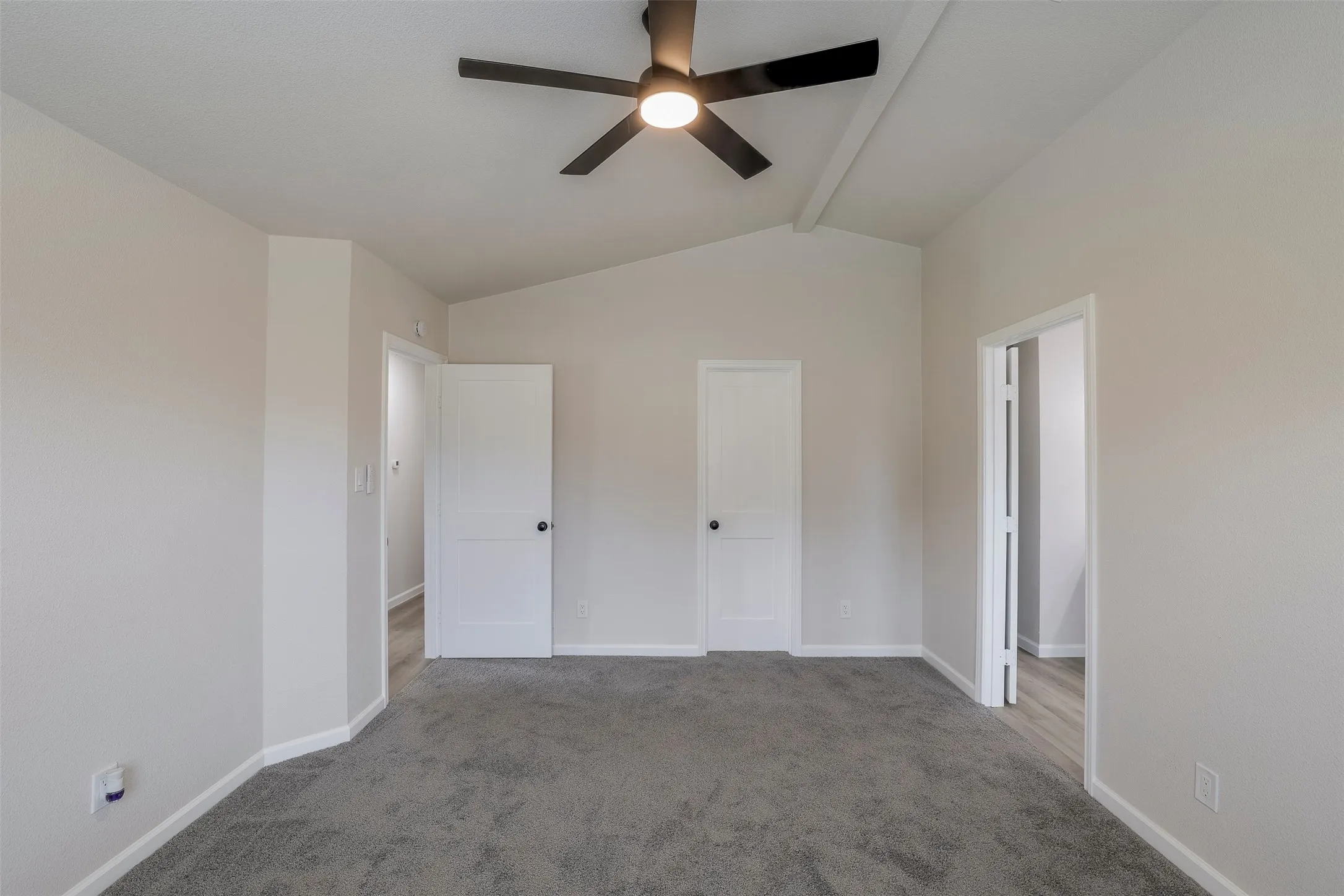 Single Family Residence For Sale in Denton County , 4201 Arbor Creek Drive, Carrollton, Texas 75010, 3 Bedroom, 2 Bathroom, 2 Garage spaces, 1,436 Sqft, built in 1987, mls#21368395, Real Estate Agent in Carrollton, Homes For Sale in Denton county, Homes For Sale in Carrollton, Realtor in Carrollton Texas, Real Estate Brokerage Independent Realty Texas, Luminita Cordes Realtor